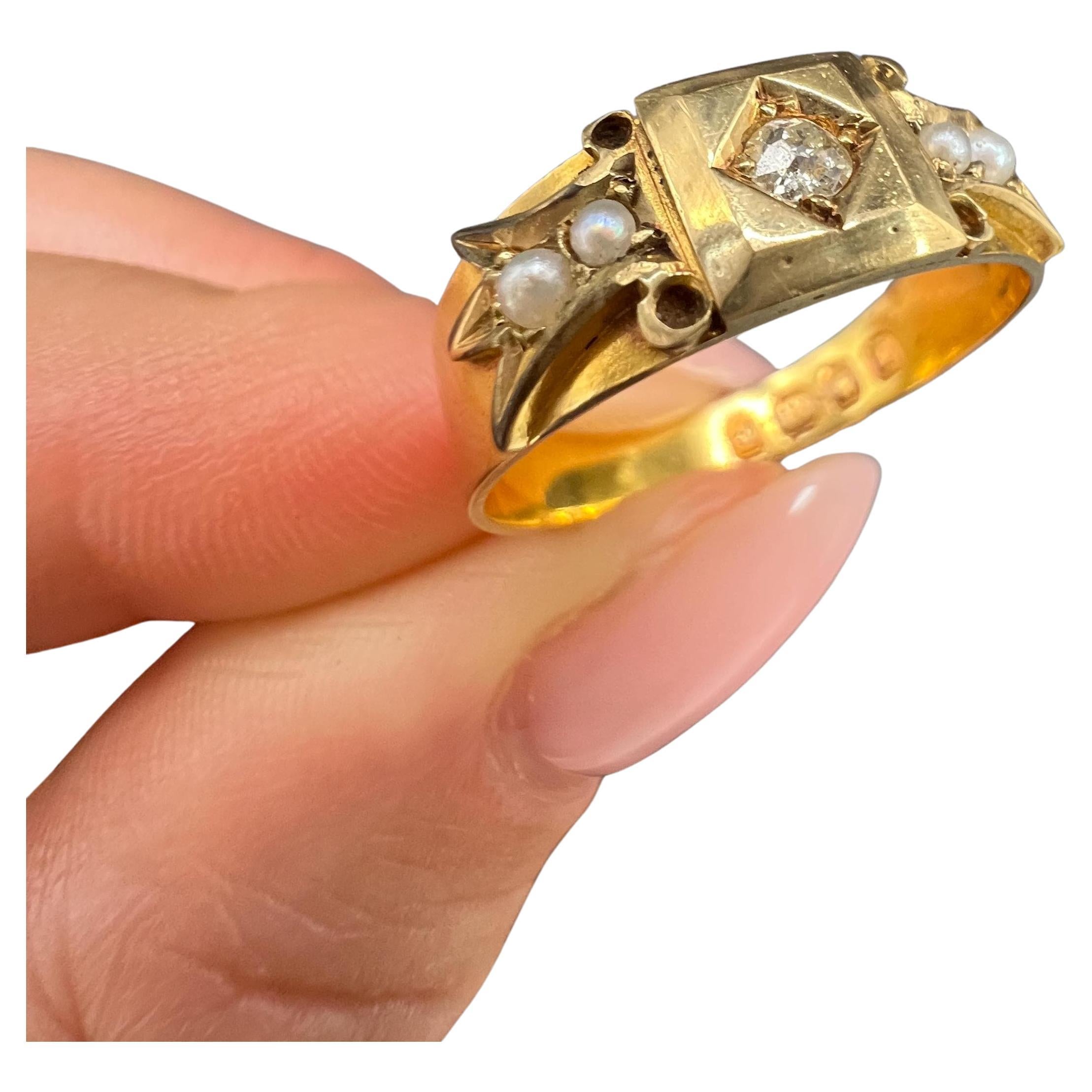 Bague ancienne en or 18ct, diamant victorien et perle, poinçonnée Londres 1894 en vente