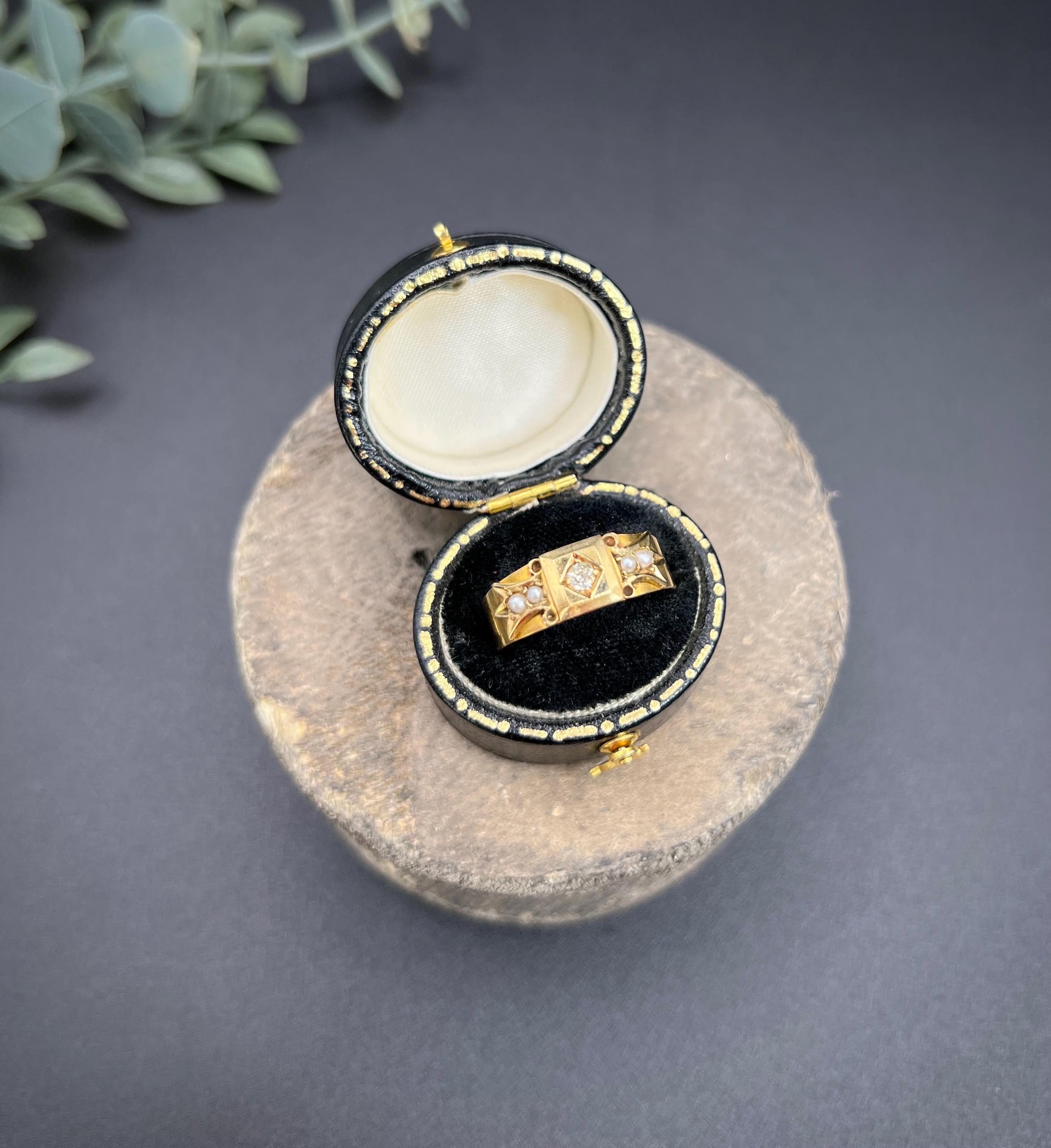 Taille ronde Bague ancienne en or 18ct, diamant victorien et perle, poinçonnée Londres 1894 en vente