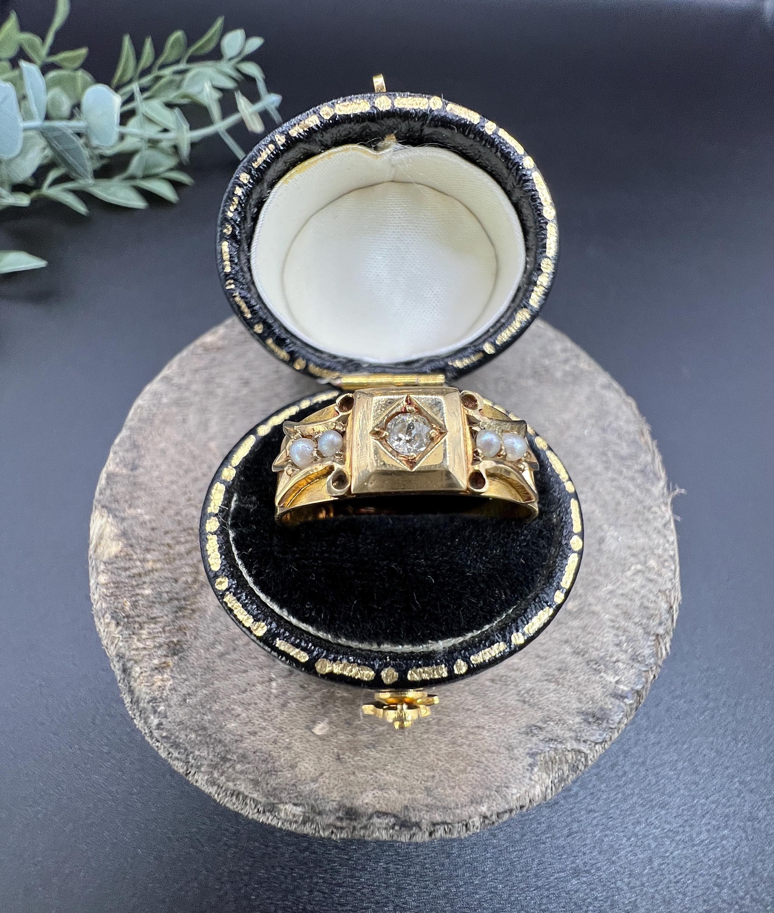 Bague ancienne en or 18ct, diamant victorien et perle, poinçonnée Londres 1894 Unisexe en vente