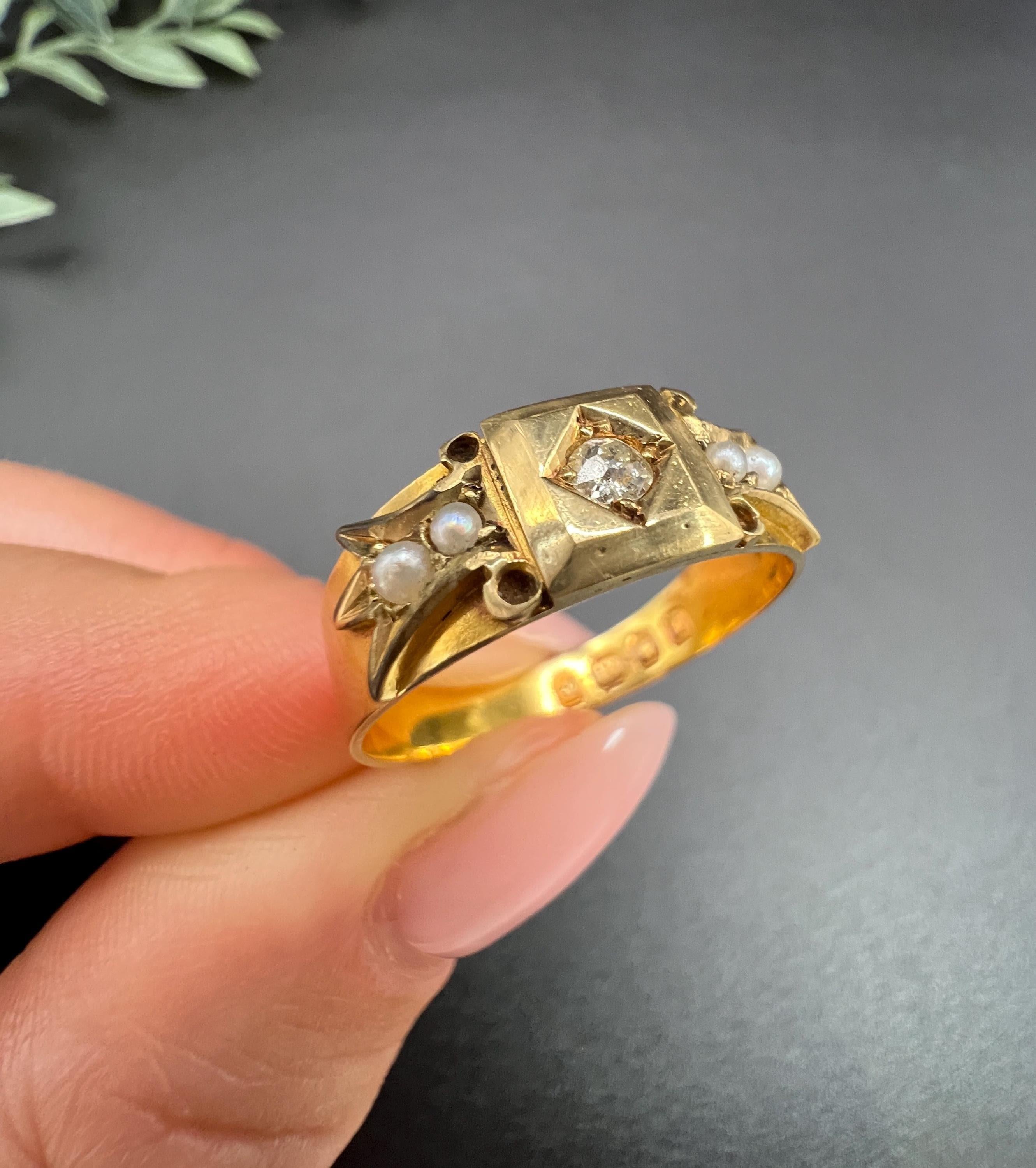 Bague ancienne en or 18ct, diamant victorien et perle, poinçonnée Londres 1894 en vente 1