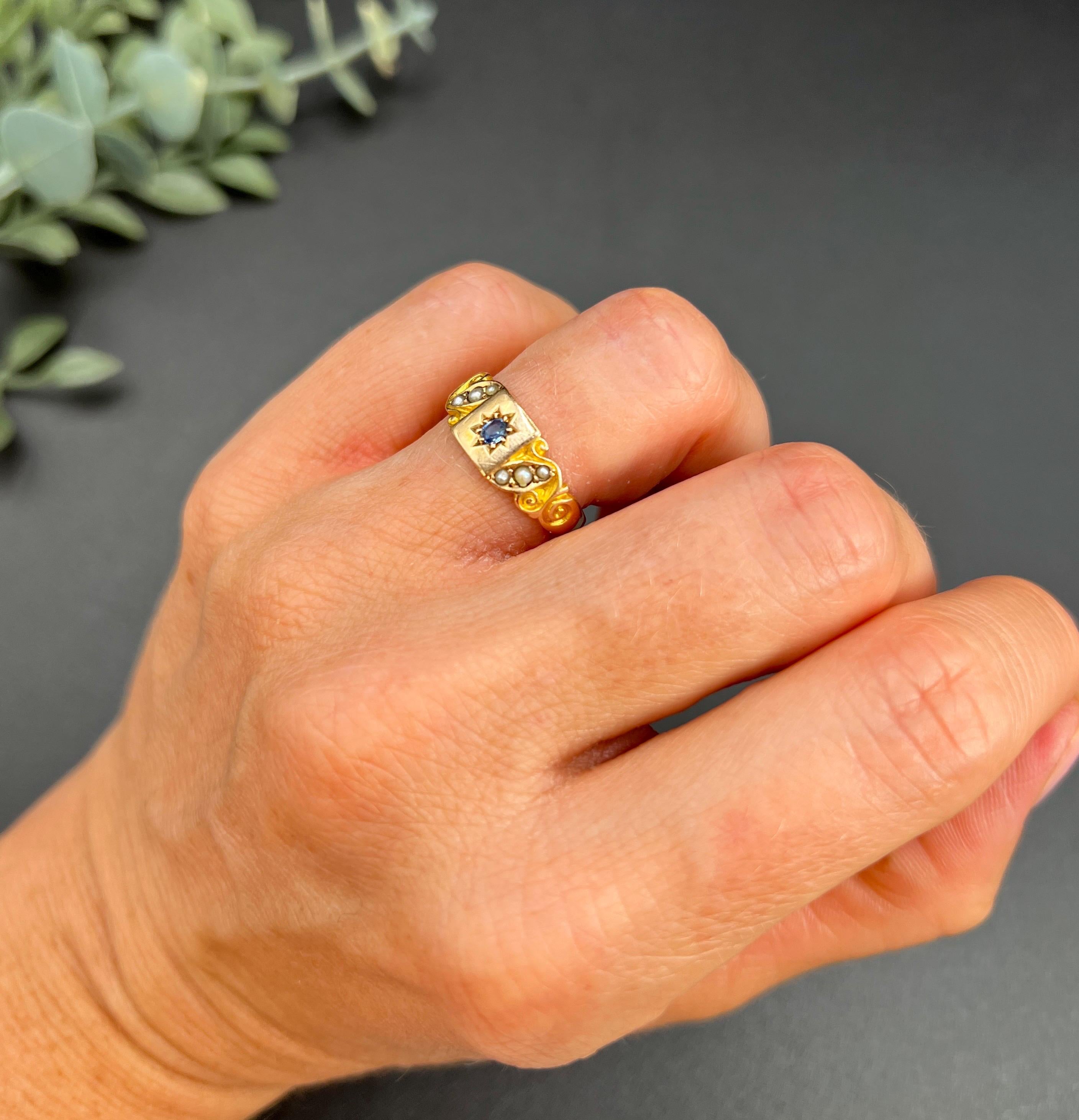 Taille ronde Bague édouardienne en or jaune 15ct, saphir et perle, poinçonnée Birmingham 1900 en vente