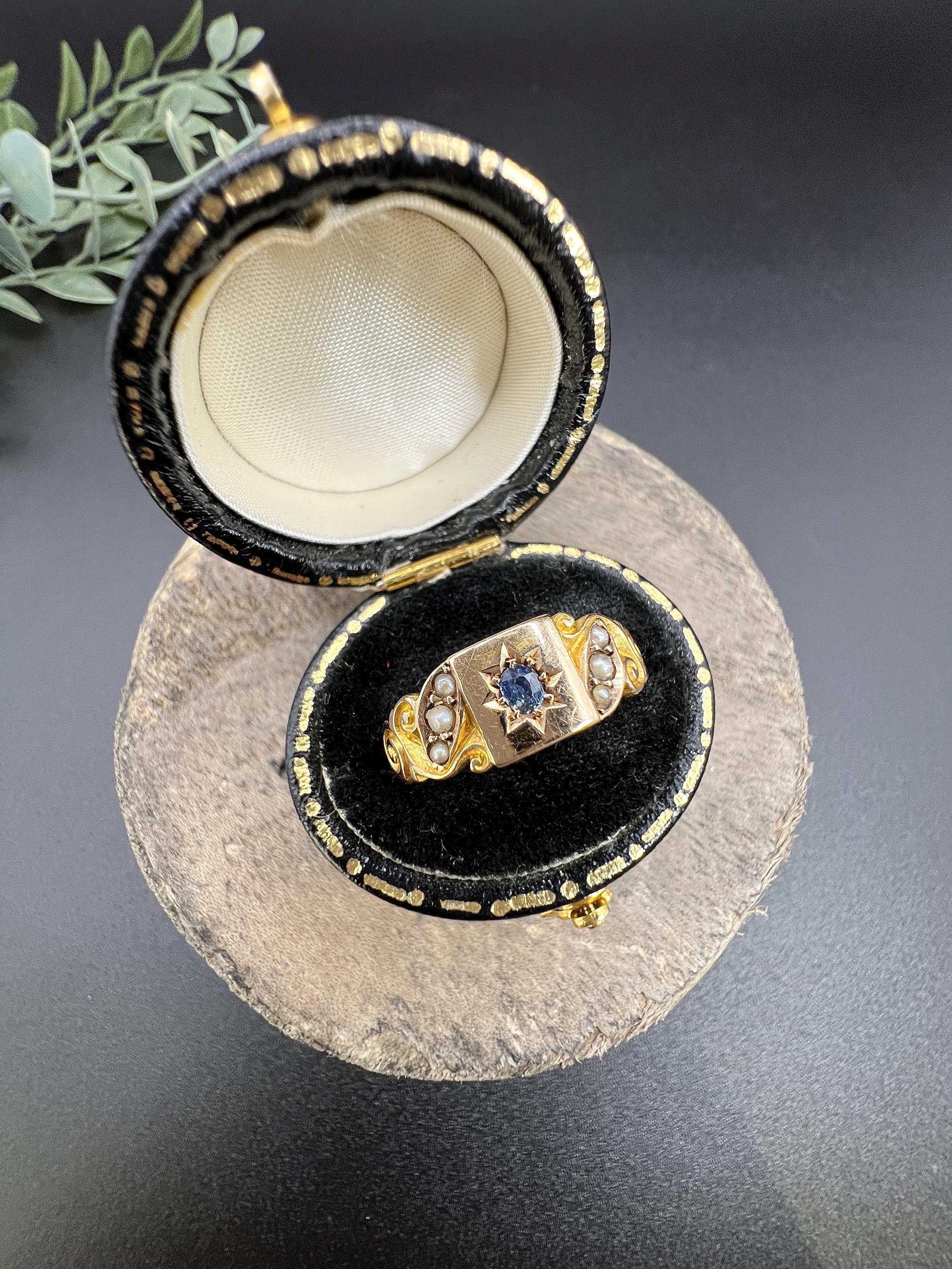 Bague édouardienne en or jaune 15ct, saphir et perle, poinçonnée Birmingham 1900 en vente 4