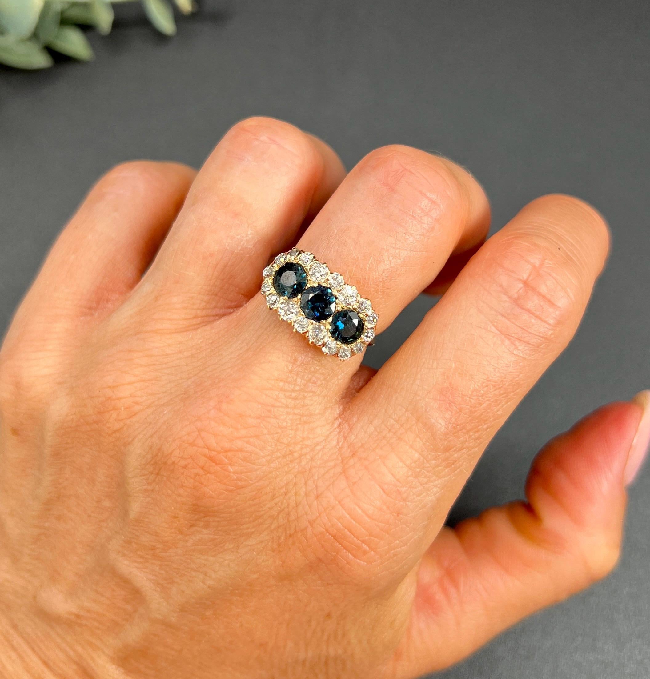 Antiker 18ct Rose Gold, Edwardian Sapphire & Diamond Triple Cluster Ring (Alteuropäischer Schliff) im Angebot