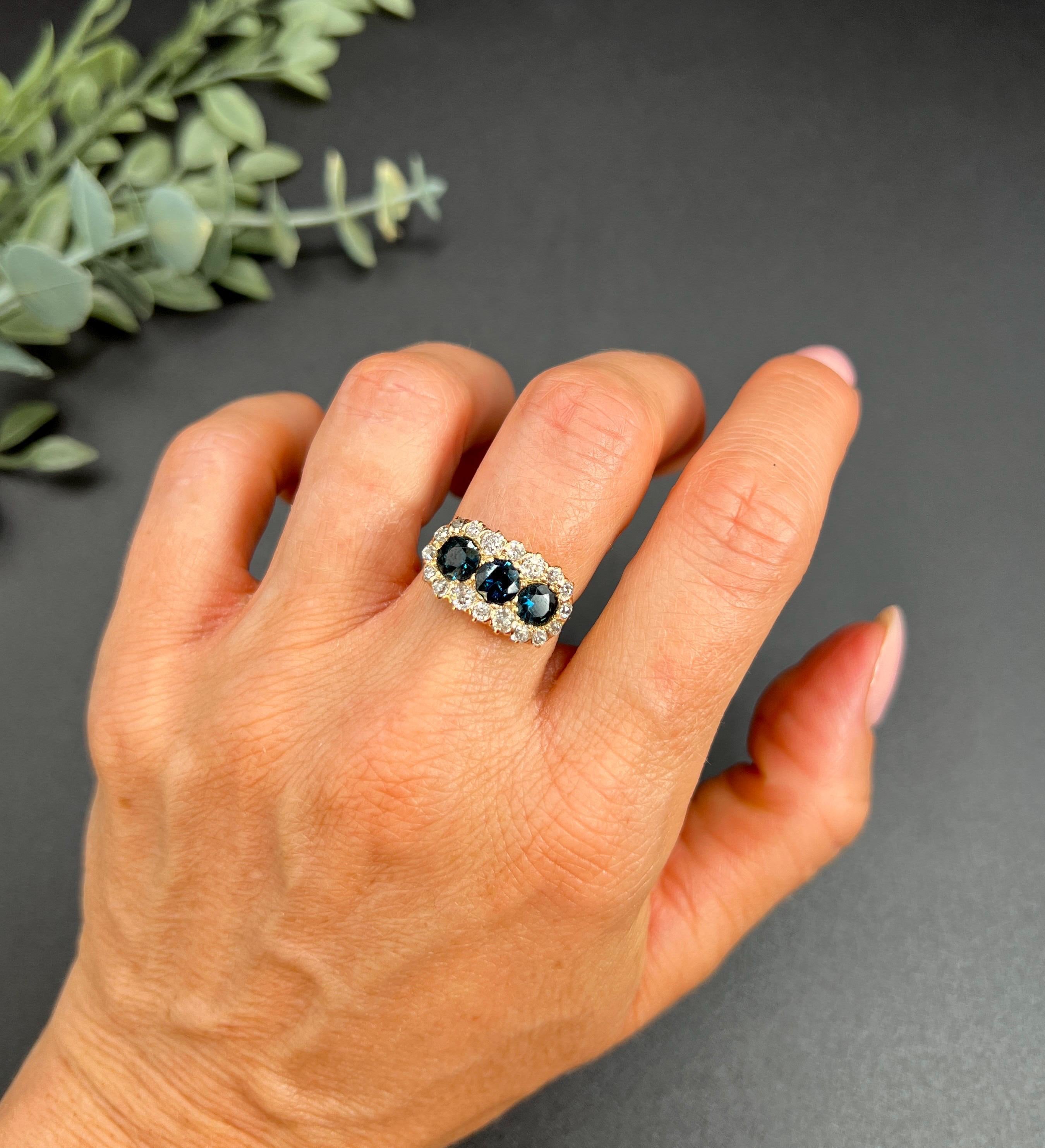 Antiker 18ct Rose Gold, Edwardian Sapphire & Diamond Triple Cluster Ring für Damen oder Herren im Angebot