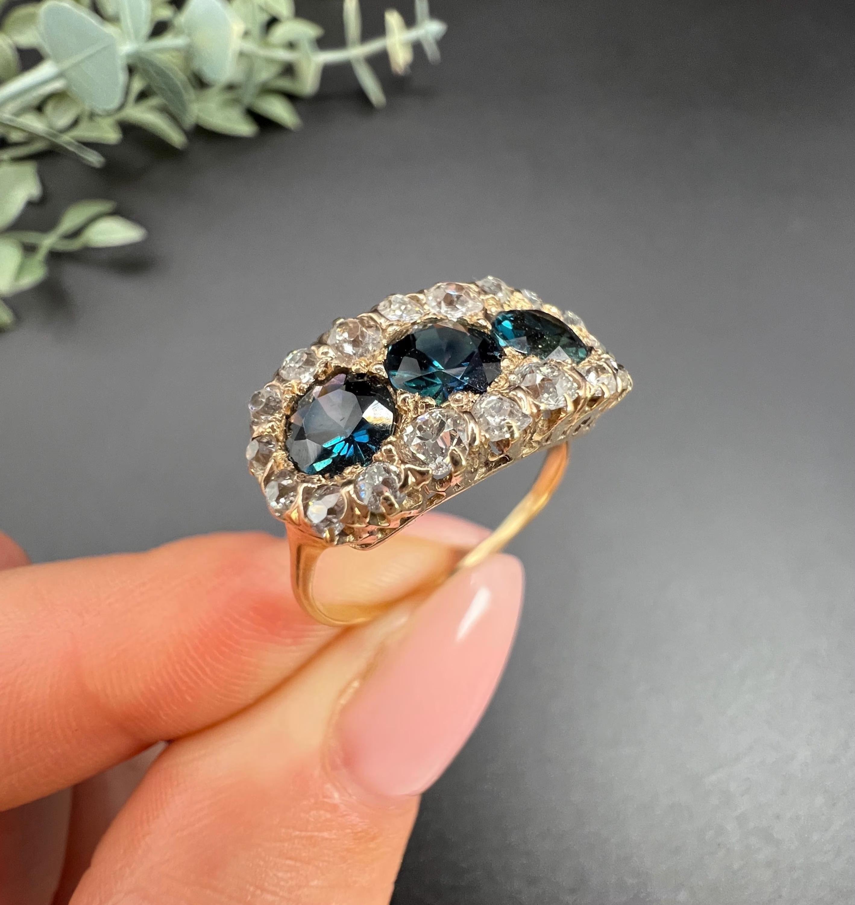 Antiker 18ct Rose Gold, Edwardian Sapphire & Diamond Triple Cluster Ring im Angebot 2