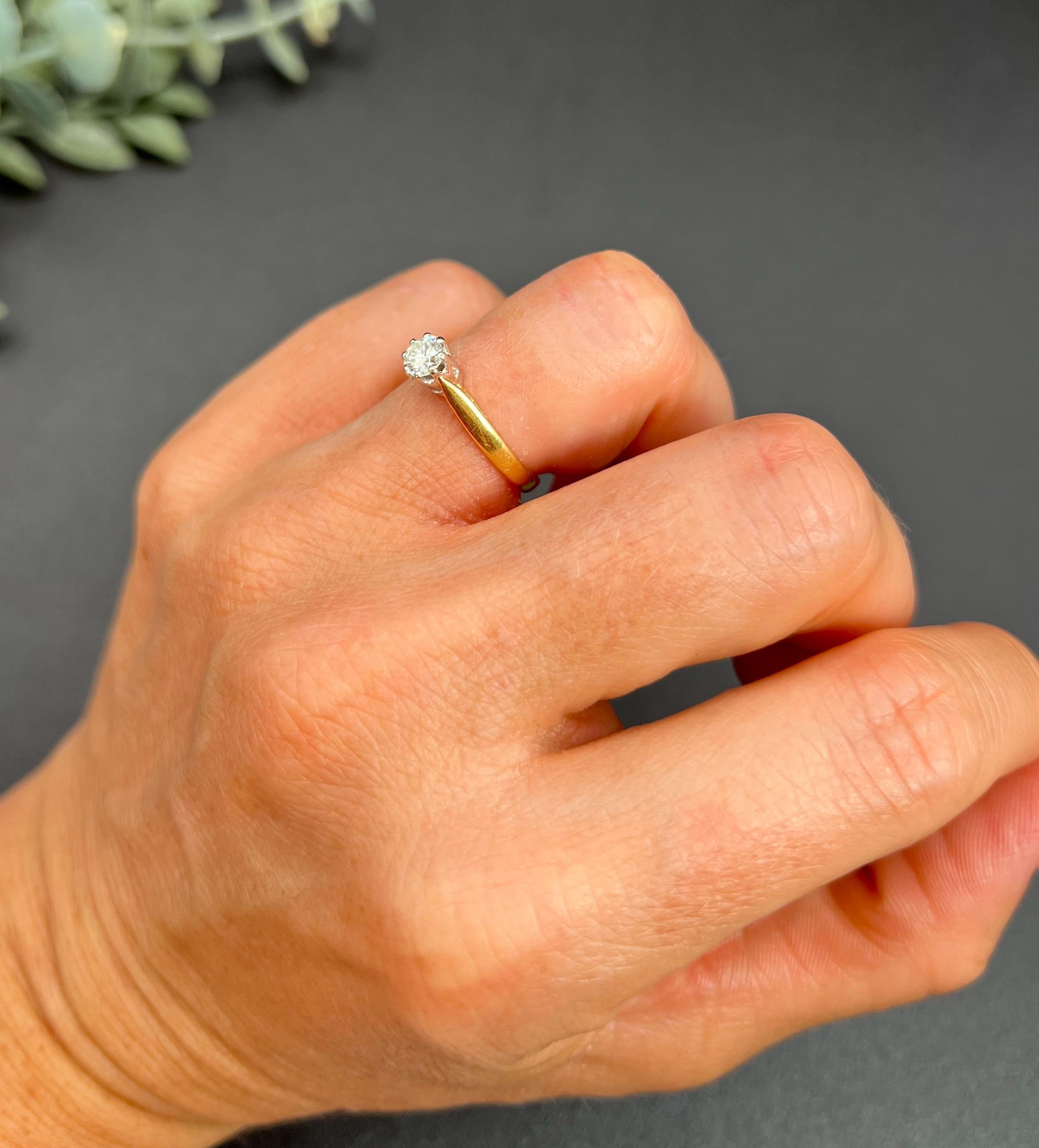Bague en or jaune 18 carats, 0,30 carat Diamond Single Stone, poinçonnée Londres 1986 en vente 3
