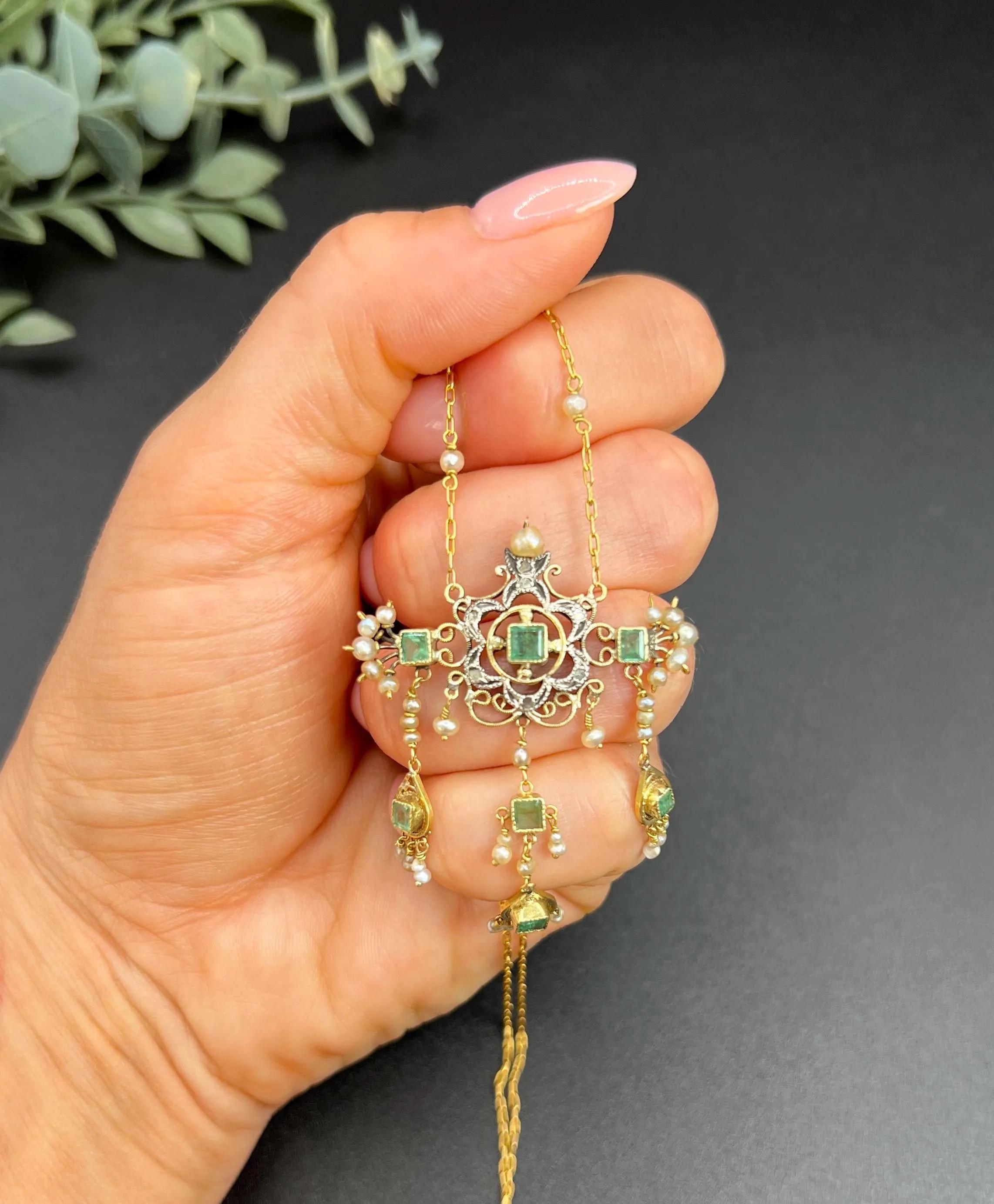 Collana di smeraldi antichi

Oro 15ct con marchio francese

Circa 1870

Fai un salto indietro nel tempo con questa raffinata collana vittoriana, realizzata in oro 15ct e caratterizzata da un design intricato che incarna l'eleganza dell'epoca. Il