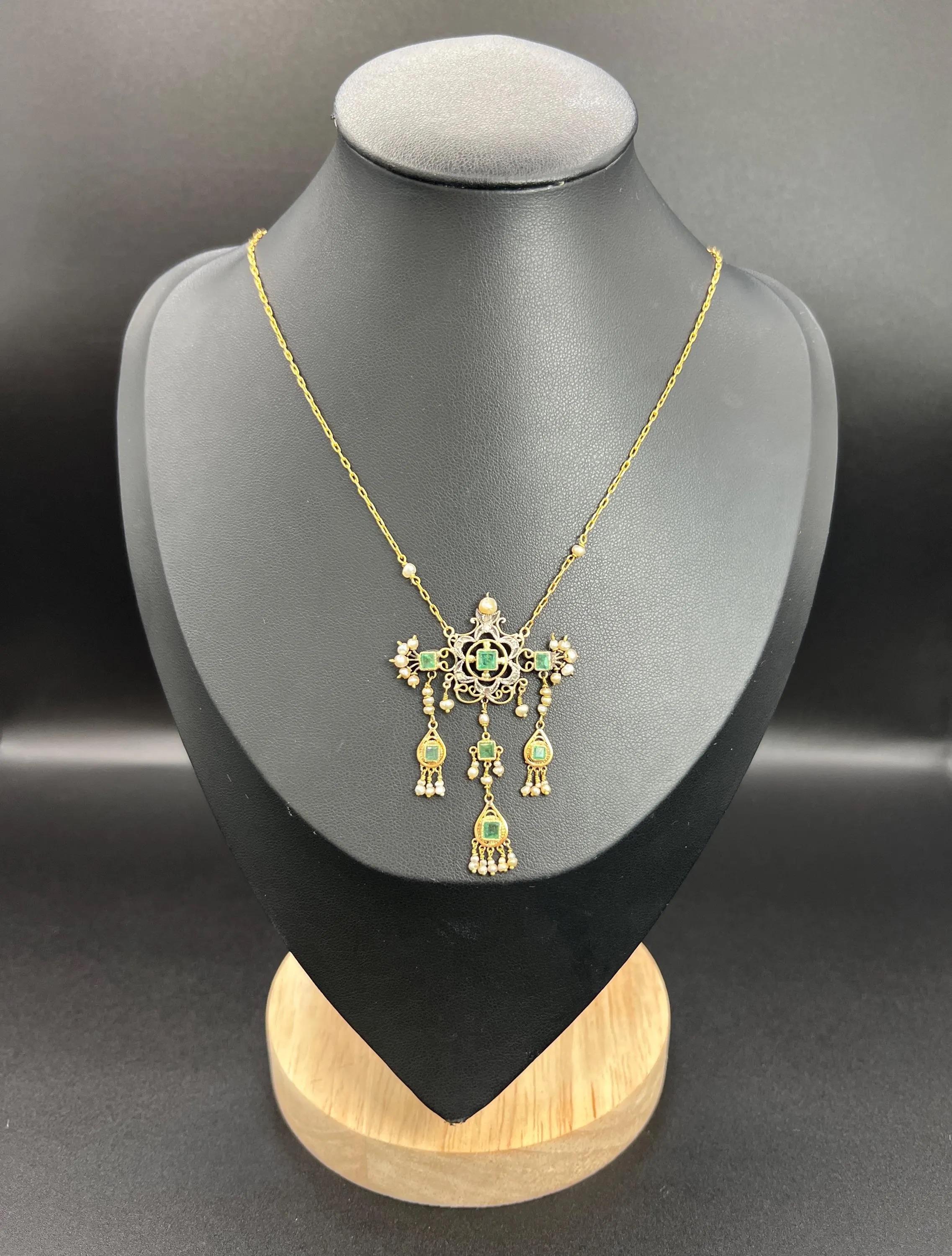 Collana vittoriana francese in oro giallo 15 ct con smeraldo, diamante e perle di mare in vendita 1