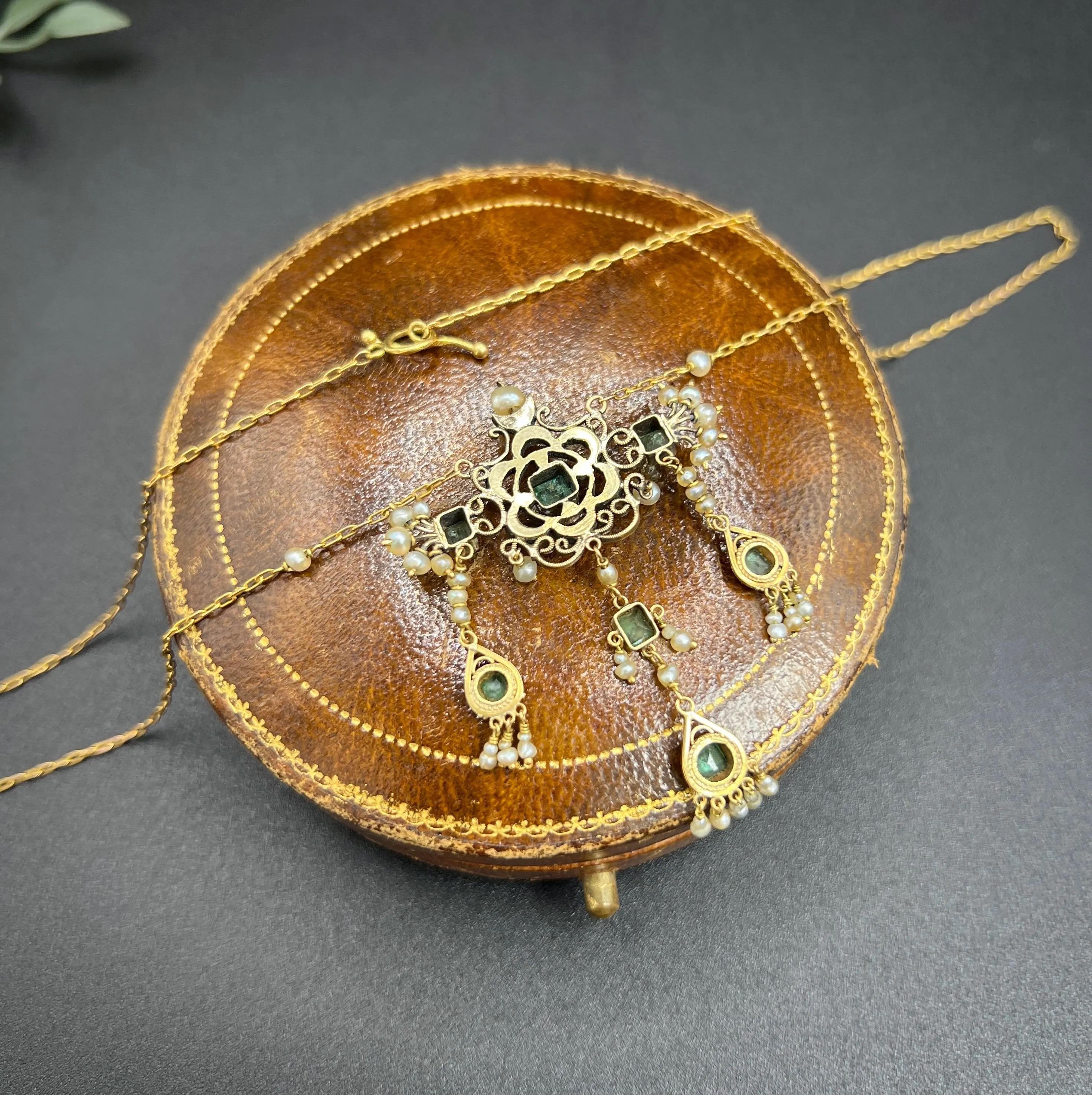 Collana vittoriana francese in oro giallo 15 ct con smeraldo, diamante e perle di mare in vendita 5