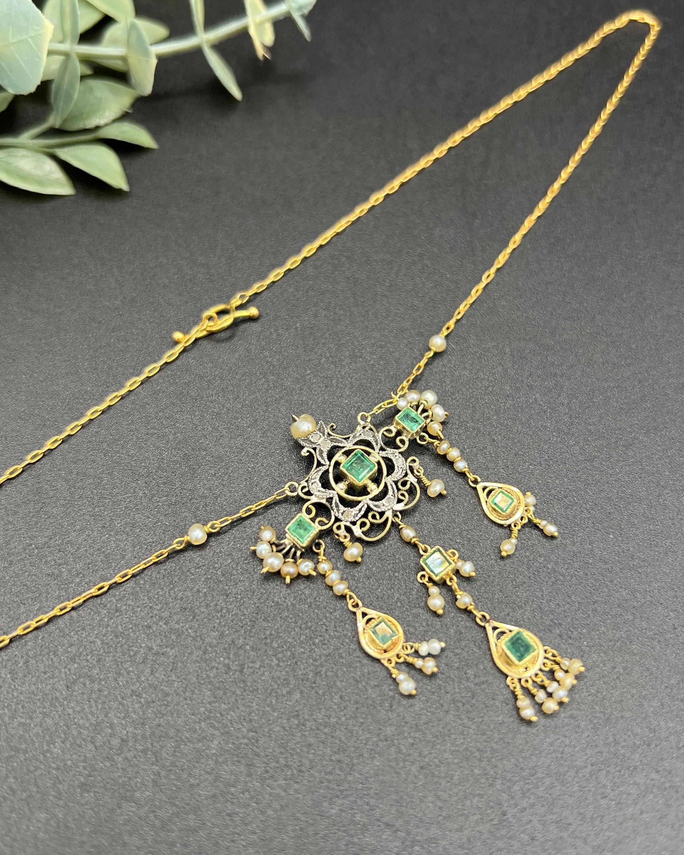 Collana vittoriana francese in oro giallo 15 ct con smeraldo, diamante e perle di mare in vendita 4
