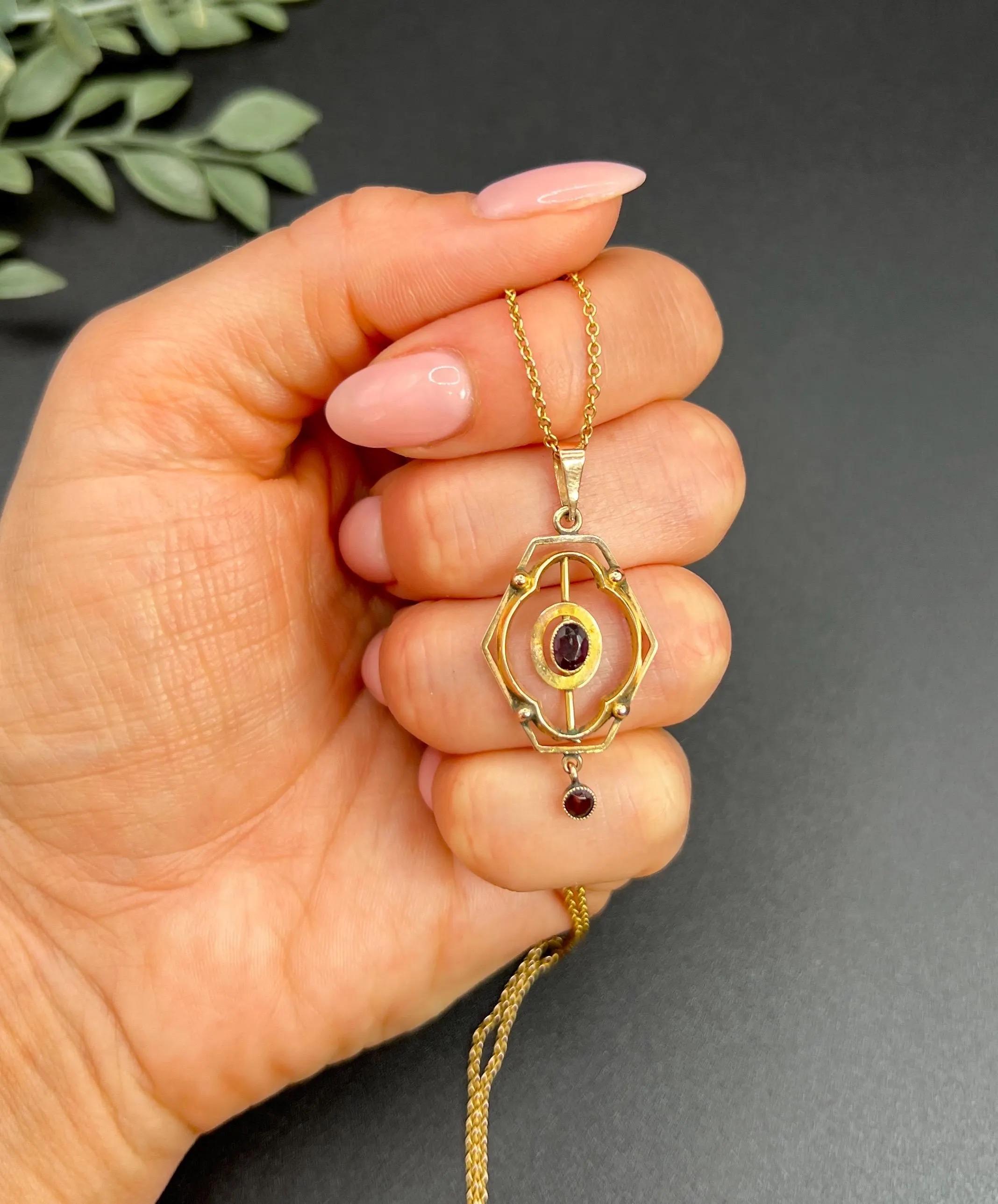 da uomo o donna Ciondolo a goccia in oro giallo 9ct, stile Art Nouveau con granato in vendita