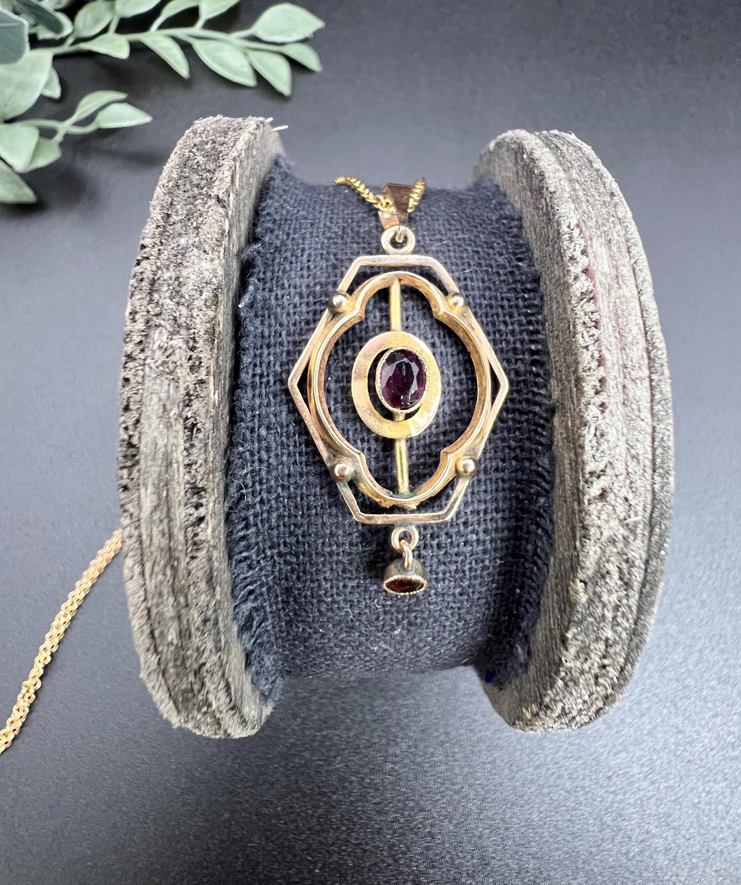Ciondolo a goccia in oro giallo 9ct, stile Art Nouveau con granato in vendita 2