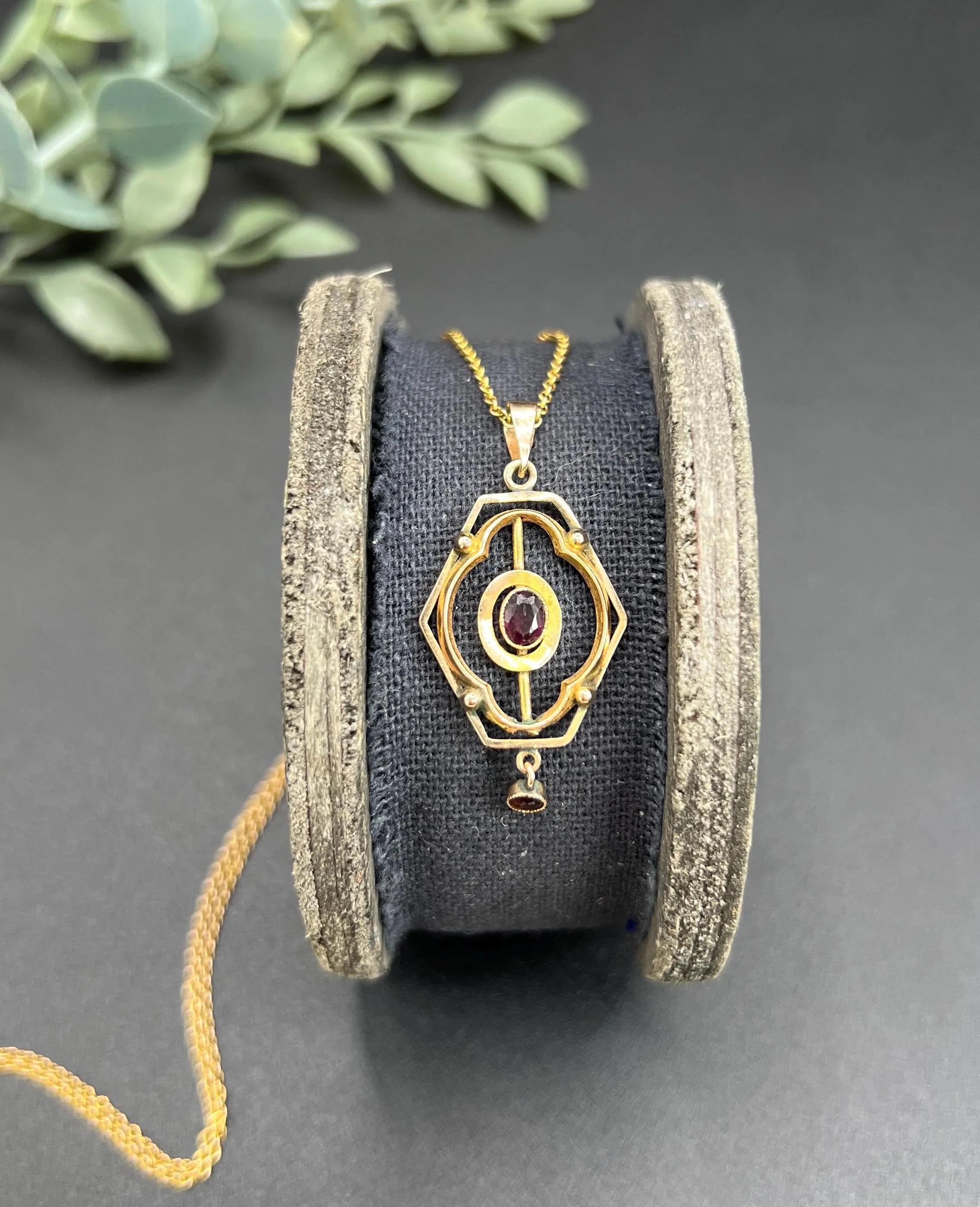 Ciondolo a goccia in oro giallo 9ct, stile Art Nouveau con granato in vendita 6