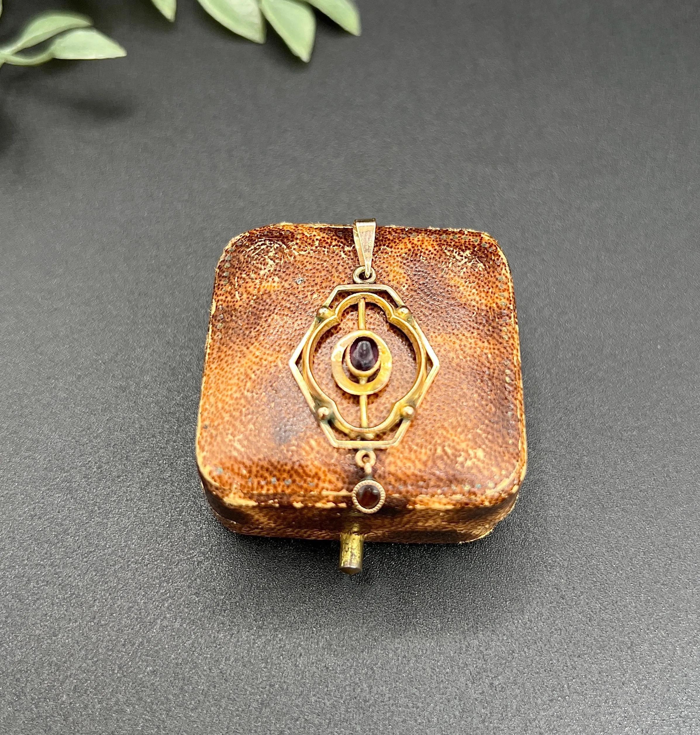 Ciondolo a goccia in oro giallo 9ct, stile Art Nouveau con granato in vendita 4