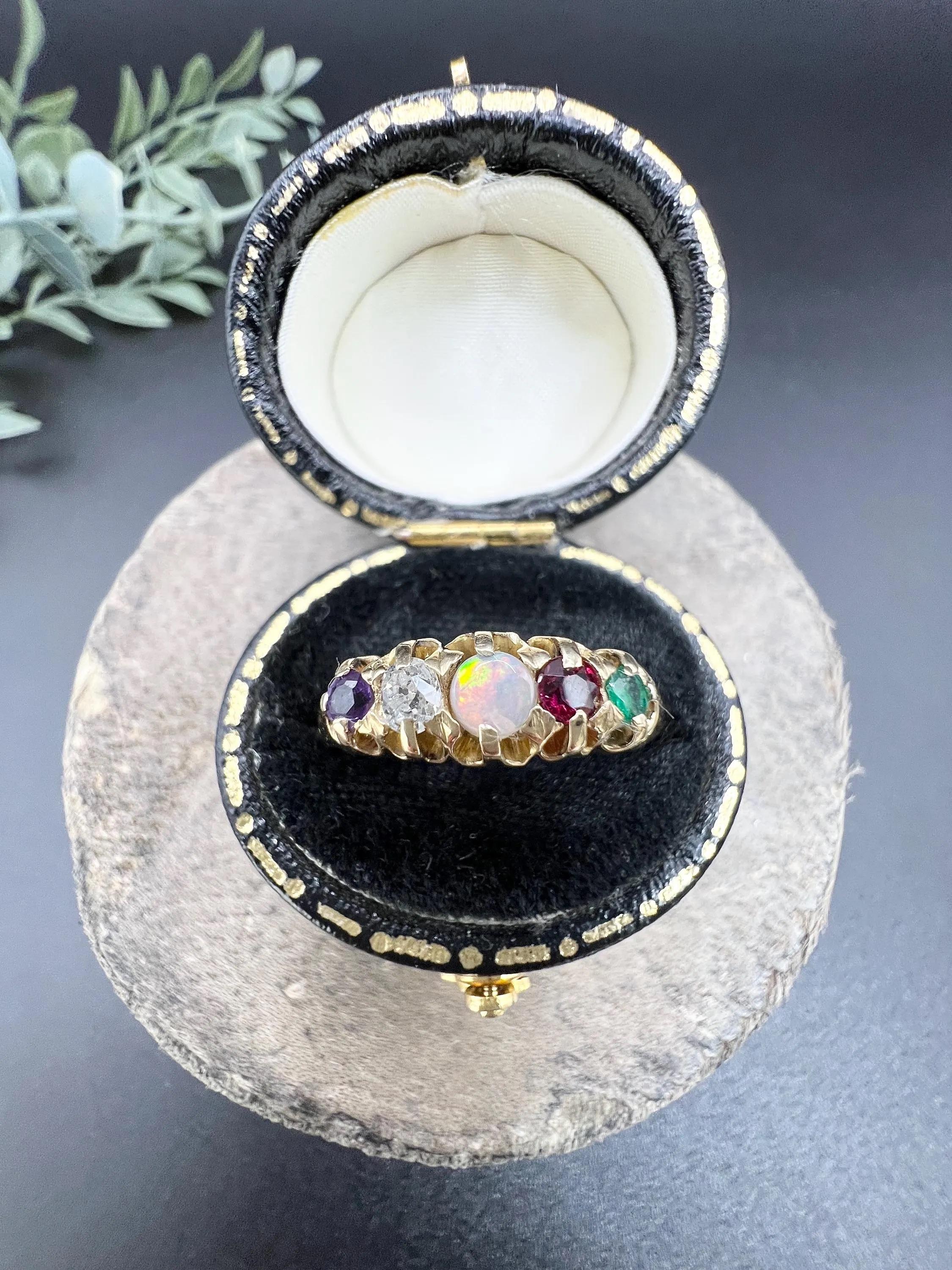 Antiker Ring aus 18 Karat Gold, Edwardian ADORE Amethyst, Diamant, Opal, Rubin und Smaragd für Damen oder Herren im Angebot