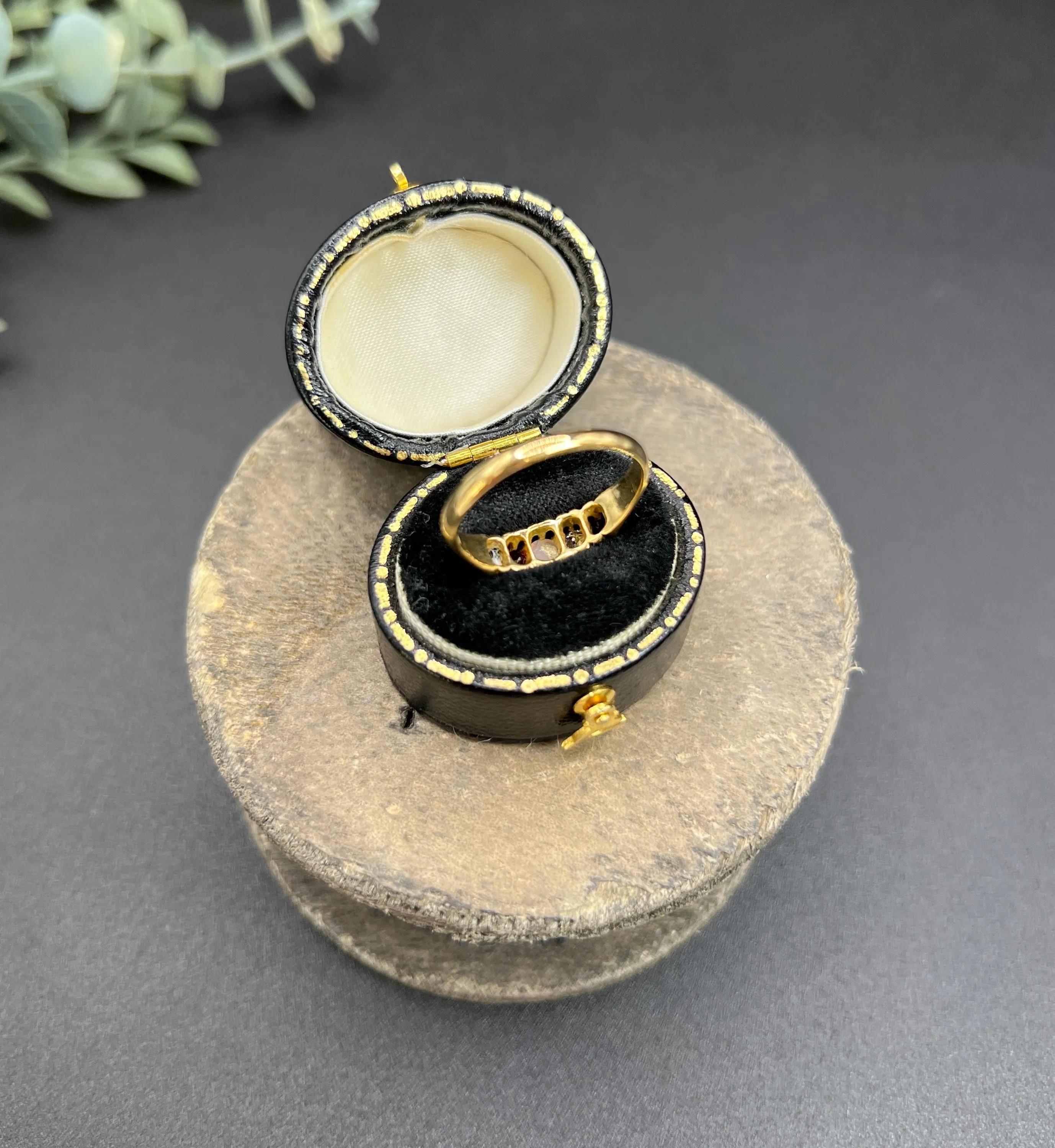 Antiker Ring aus 18 Karat Gold, Edwardian ADORE Amethyst, Diamant, Opal, Rubin und Smaragd im Angebot 4