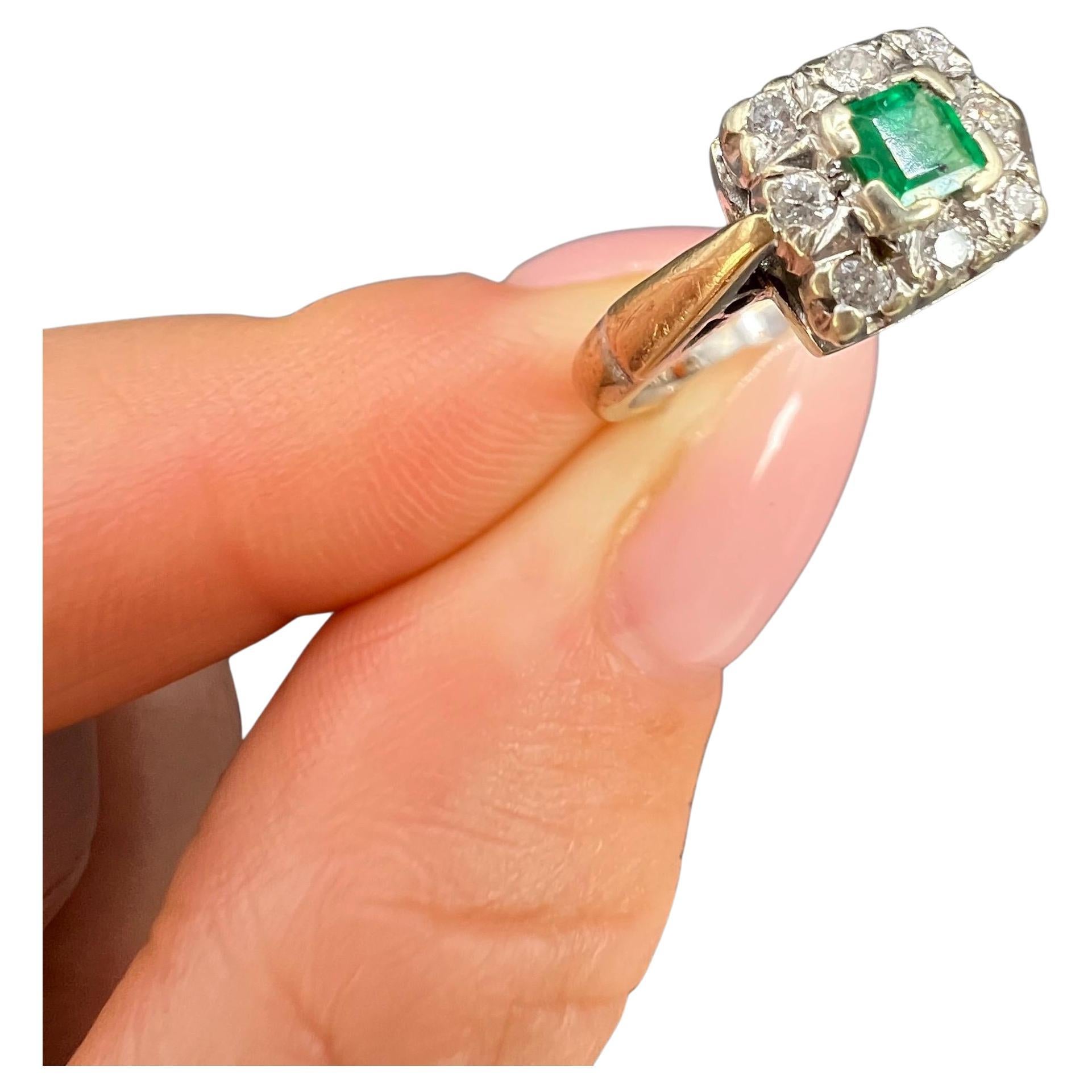Anello quadrato a grappolo con smeraldo e diamante in oro 9 ct vintage, con marchio Londra 1997