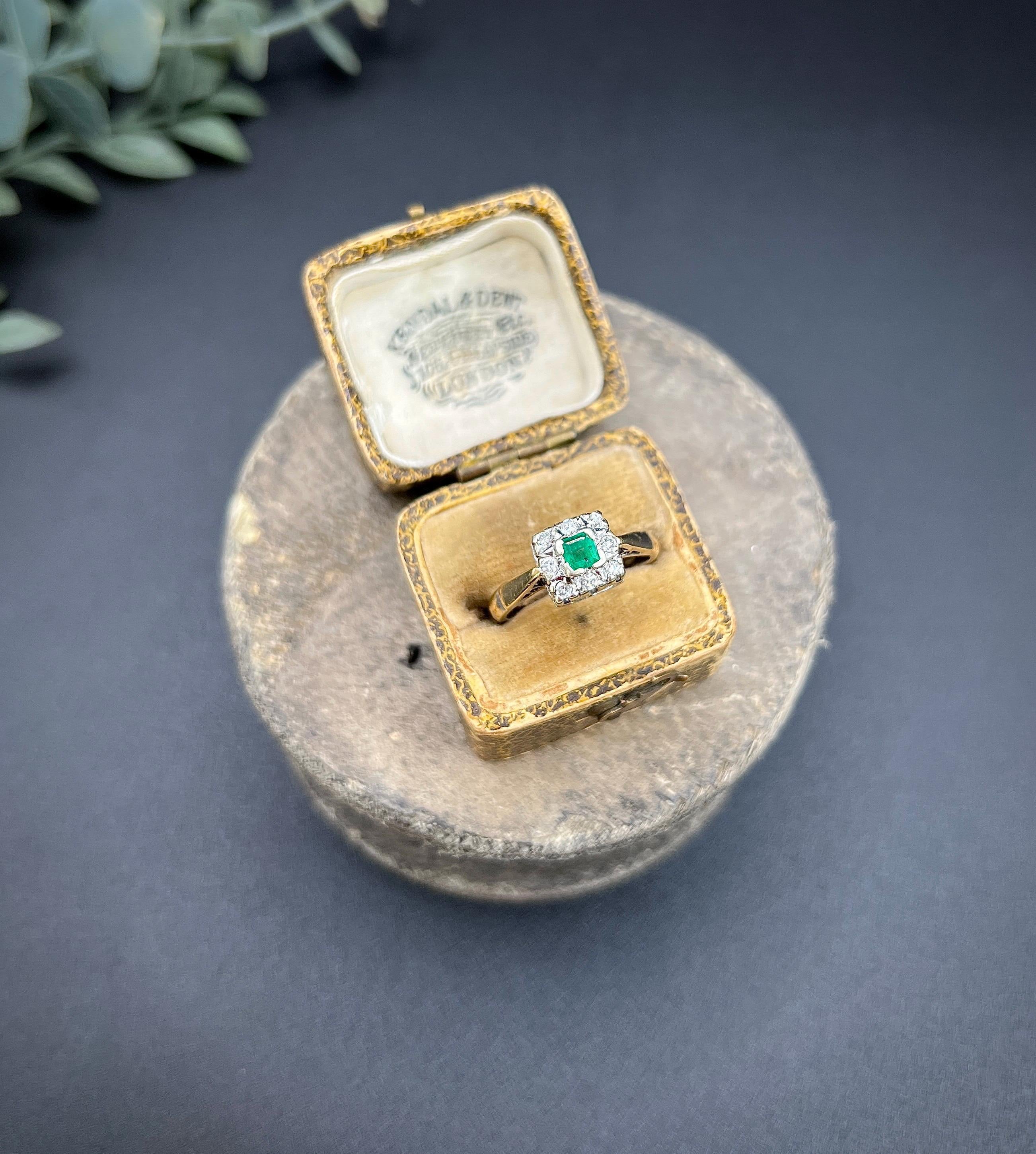da uomo o donna Anello quadrato a grappolo con smeraldo e diamante in oro 9 ct vintage, con marchio Londra 1997 in vendita