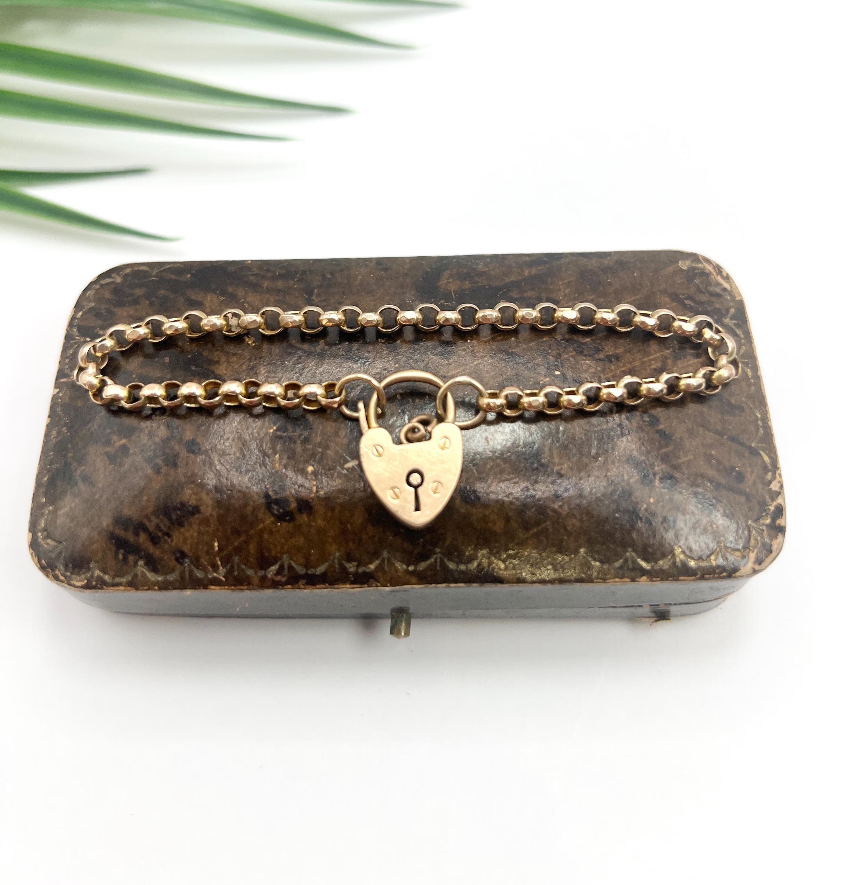 Femenino o masculino Pulsera antigua de eslabones facetados Belcher de oro de 9 ct Edwardian con candado de corazón en venta