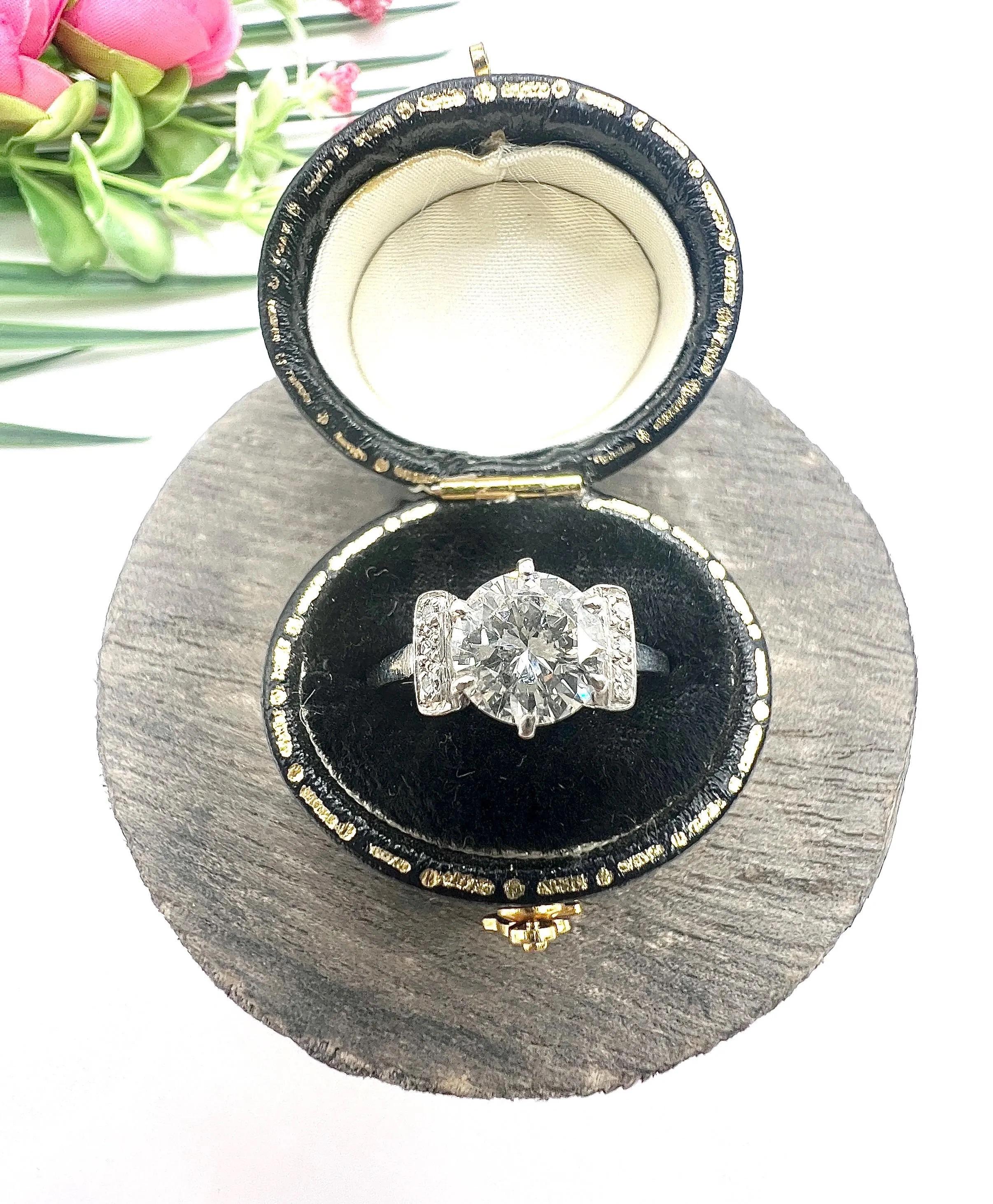 Antiker 18-Karat-Weißgold, 1920er Jahre 1,20 Karat Diamant Single Stone Verlobungsring im Angebot 1