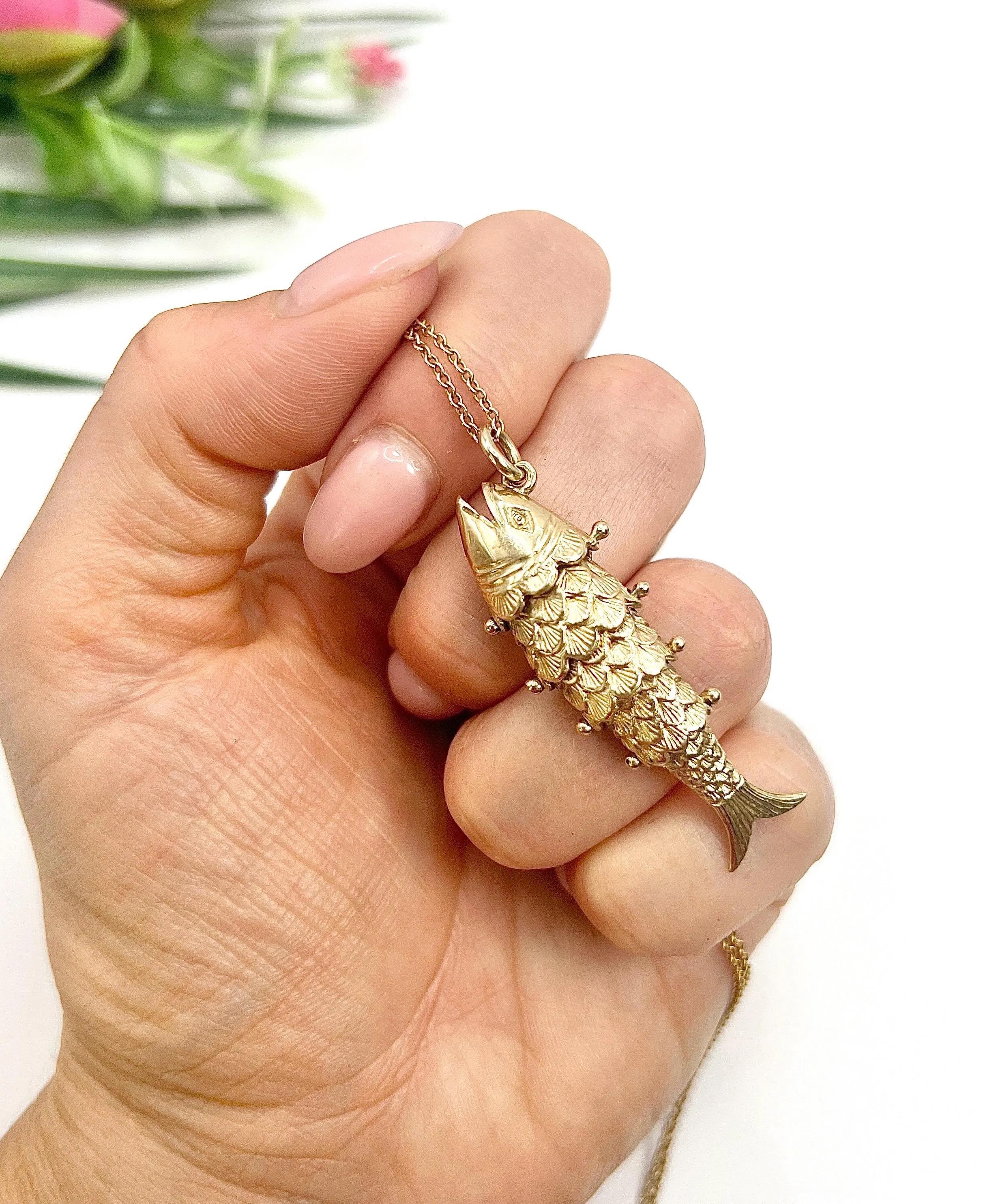Ciondolo a forma di pesce fortunato articolato di grandi dimensioni in oro 9ct, con marchio Birmingham 1977 in vendita 7