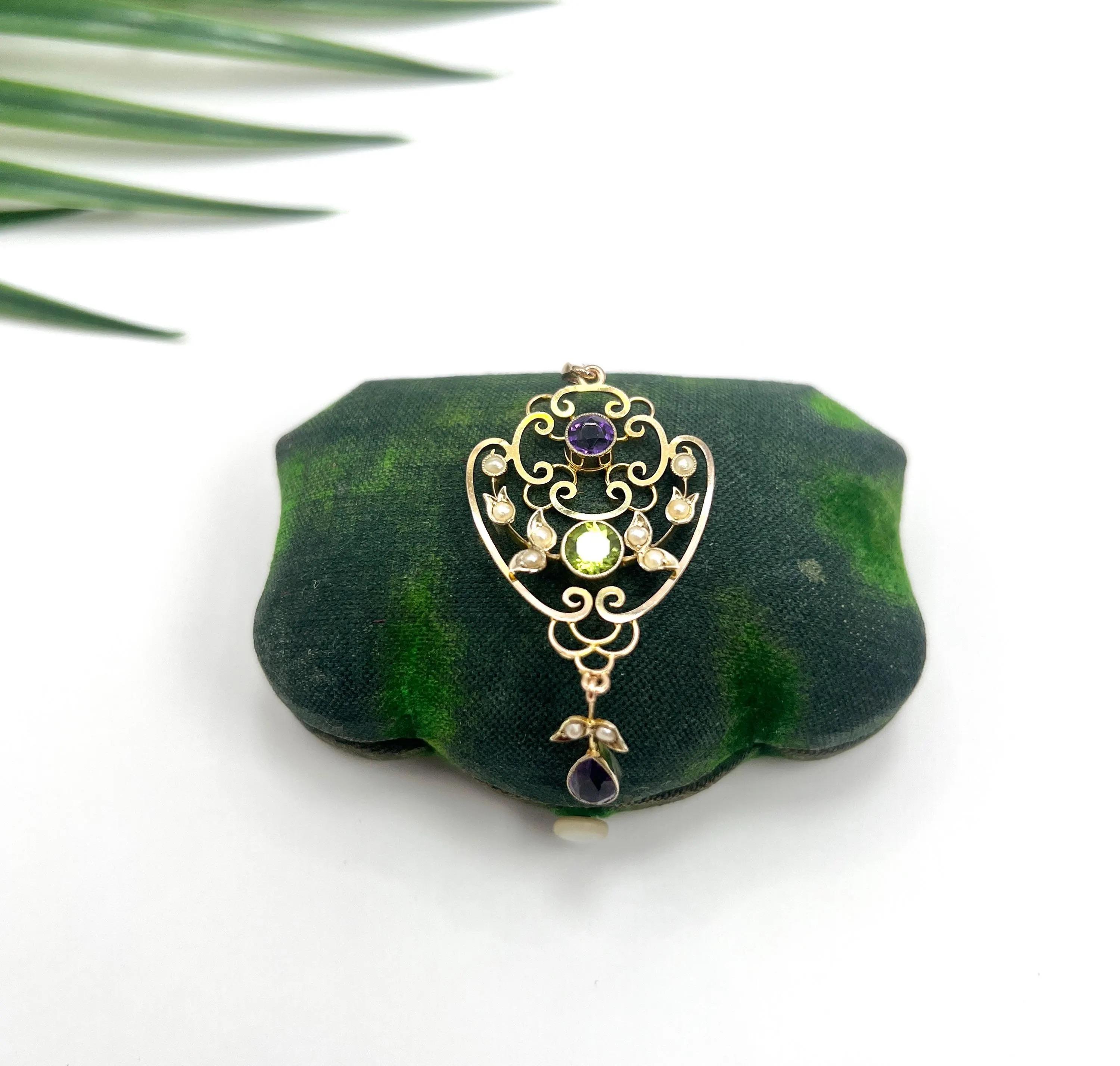 9ct Gold, Edwardian Amethyst, Peridot & Seed Pearl Suffragette Anhänger Halskette im Zustand „Gut“ im Angebot in Brighton, GB