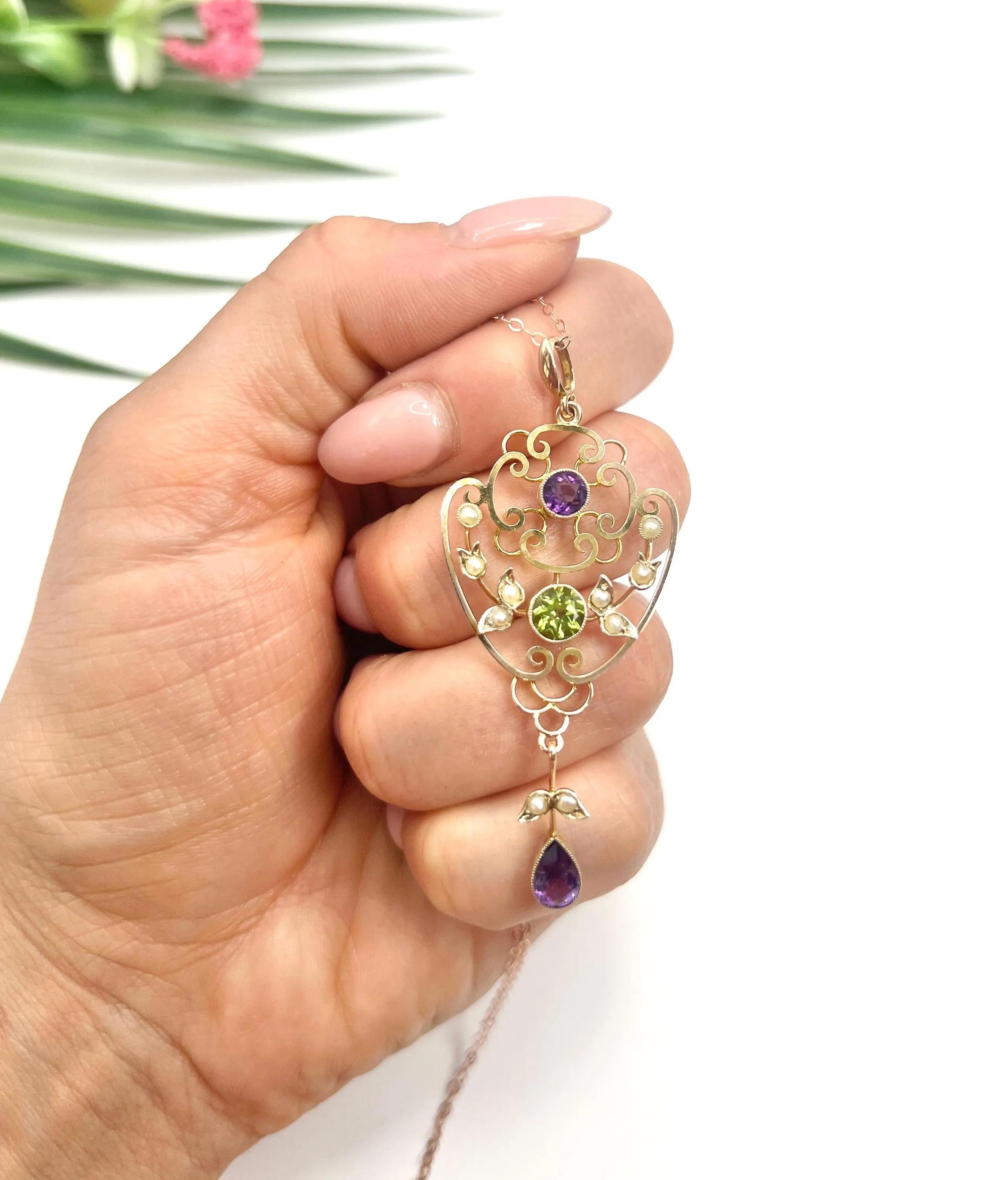 9ct Gold, Edwardian Amethyst, Peridot & Seed Pearl Suffragette Anhänger Halskette für Damen oder Herren im Angebot