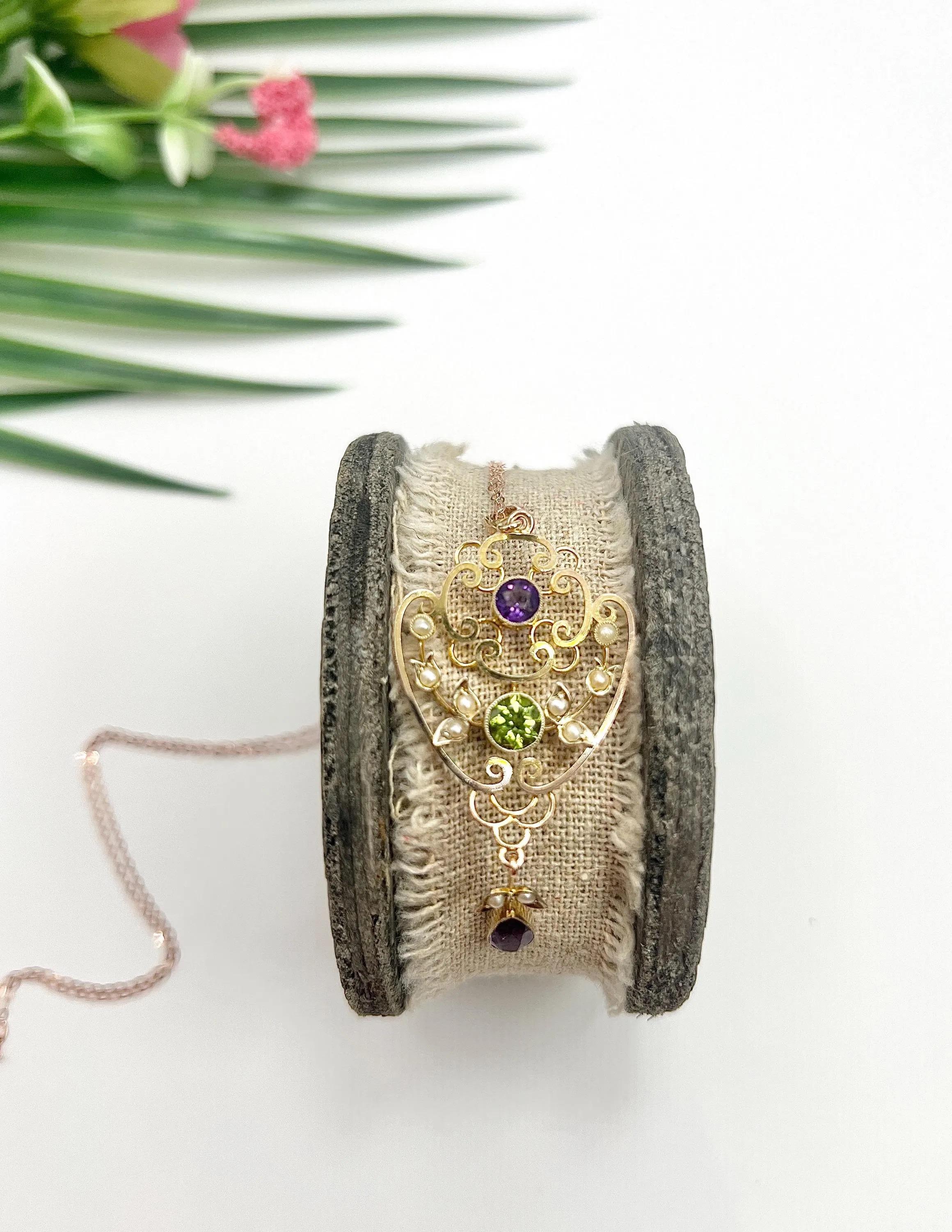 9ct Gold, Edwardian Amethyst, Peridot & Seed Pearl Suffragette Anhänger Halskette im Angebot 4