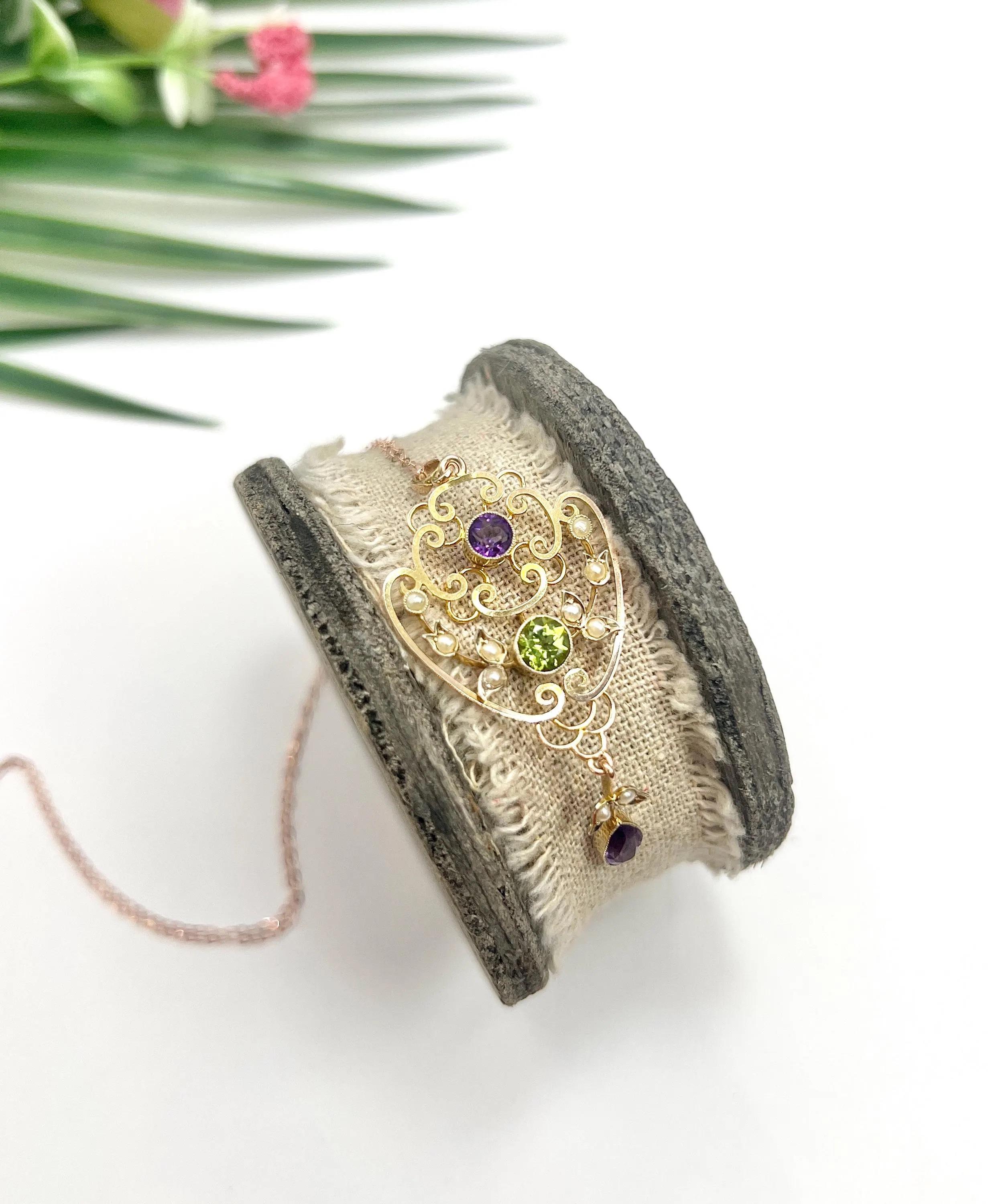 9ct Gold, Edwardian Amethyst, Peridot & Seed Pearl Suffragette Anhänger Halskette im Angebot 3