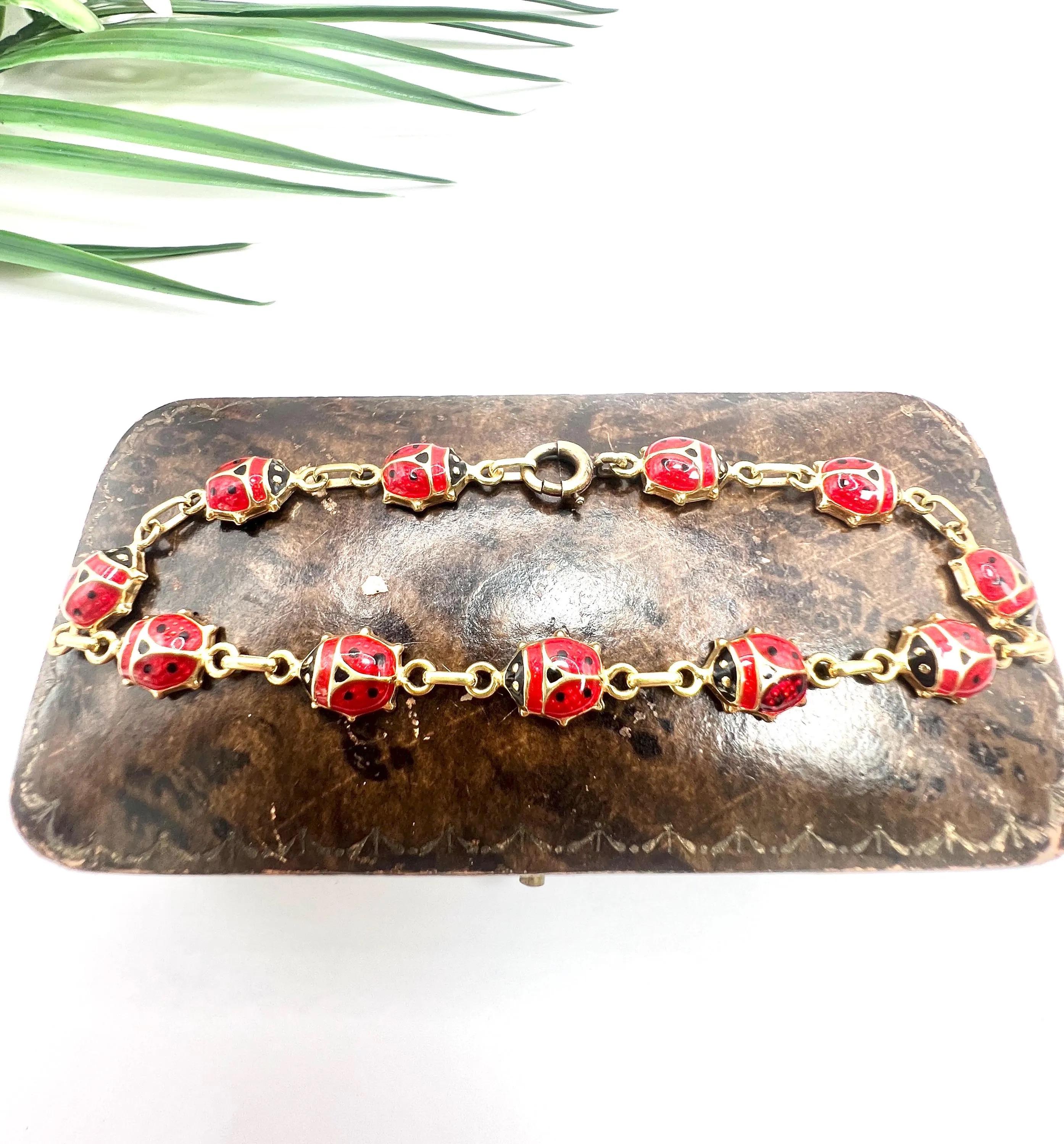 Vintage 14ct Gold Bright Coloured Red & Back Enamel Ladybird / Ladybug Bracelet Bon état - En vente à Brighton, GB