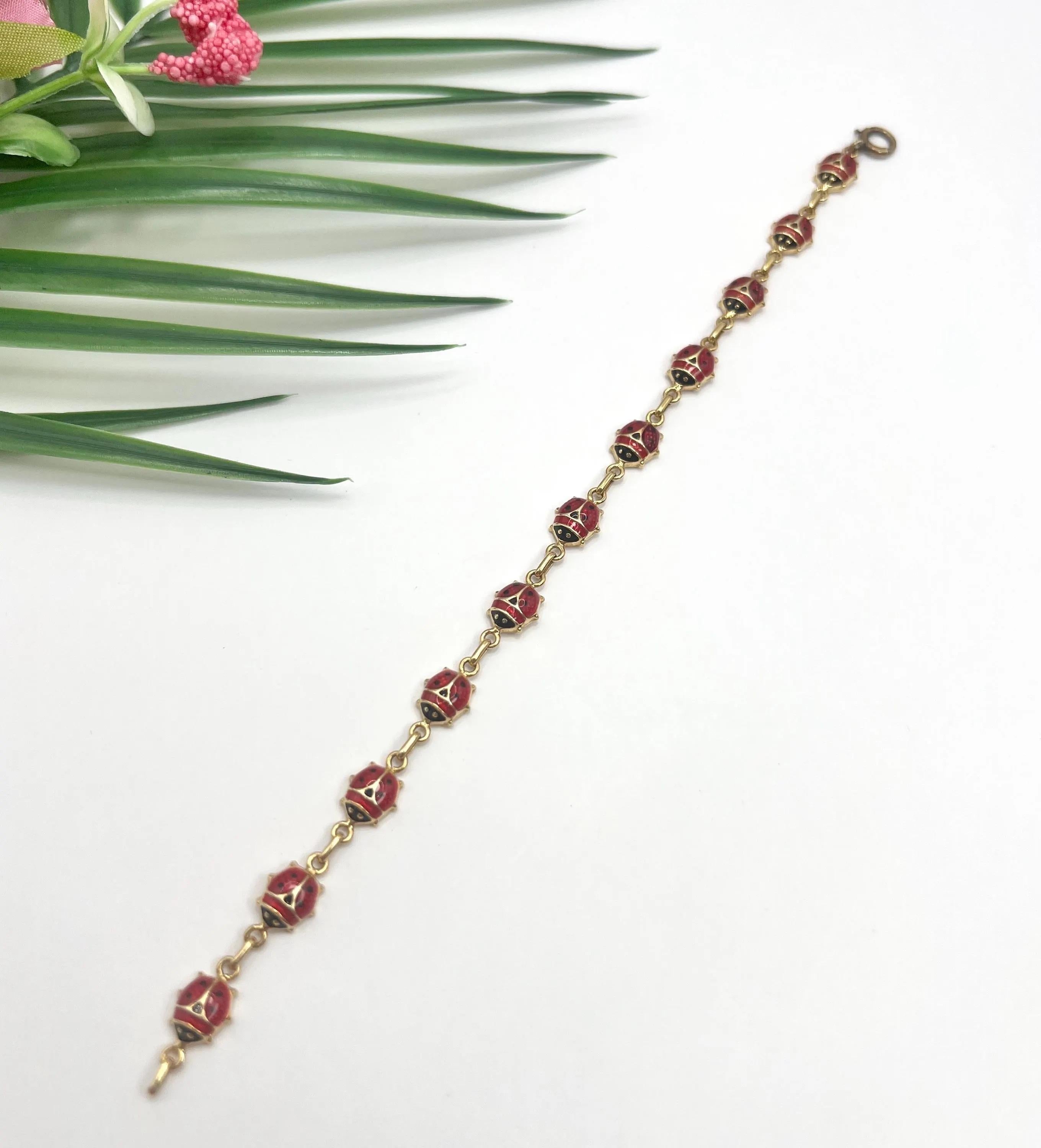 Vintage 14ct Gold Bright Coloured Red & Back Enamel Ladybird / Ladybug Bracelet en vente 2