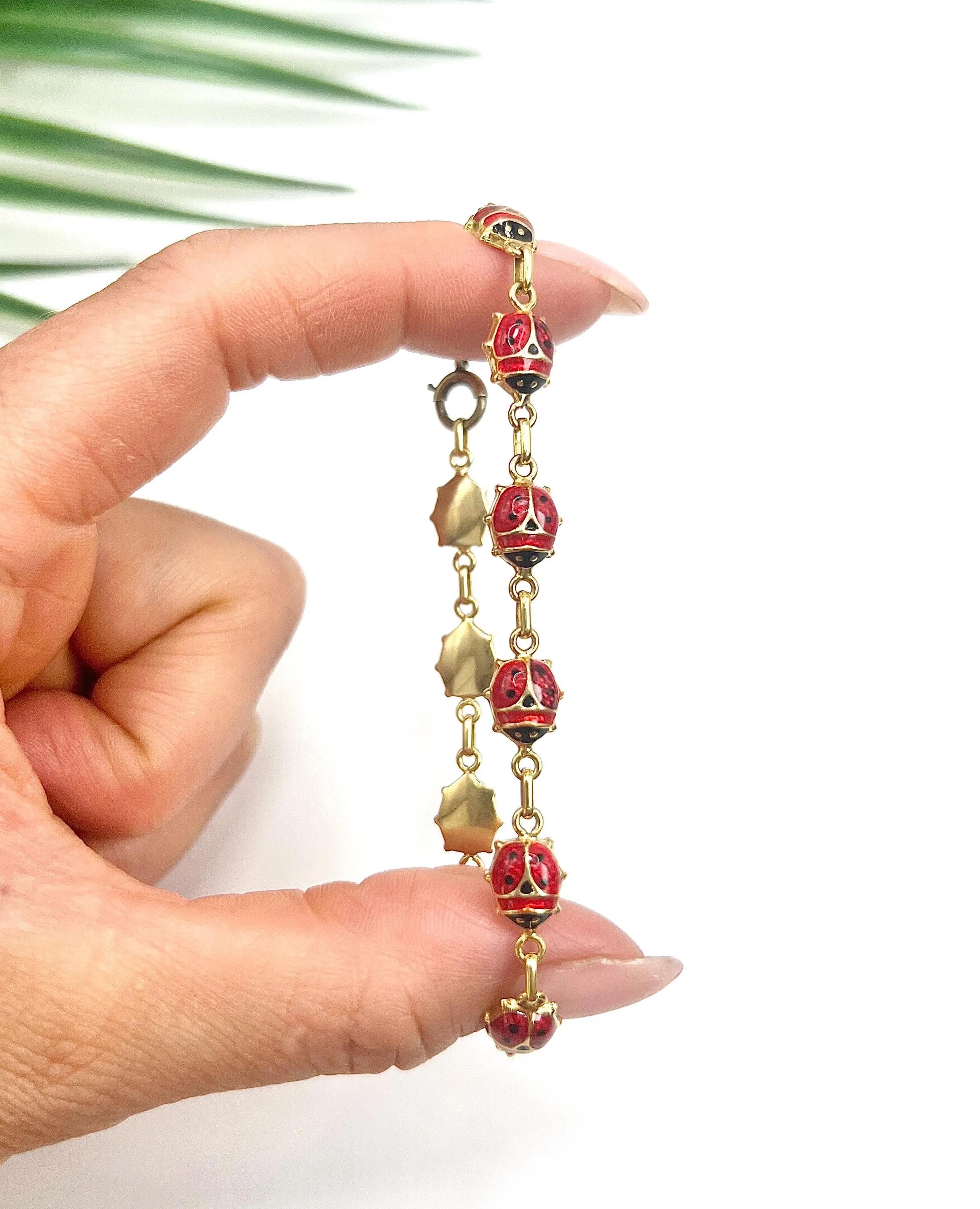 Vintage 14ct Gold Bright Coloured Red & Back Enamel Ladybird / Ladybug Bracelet Unisexe en vente