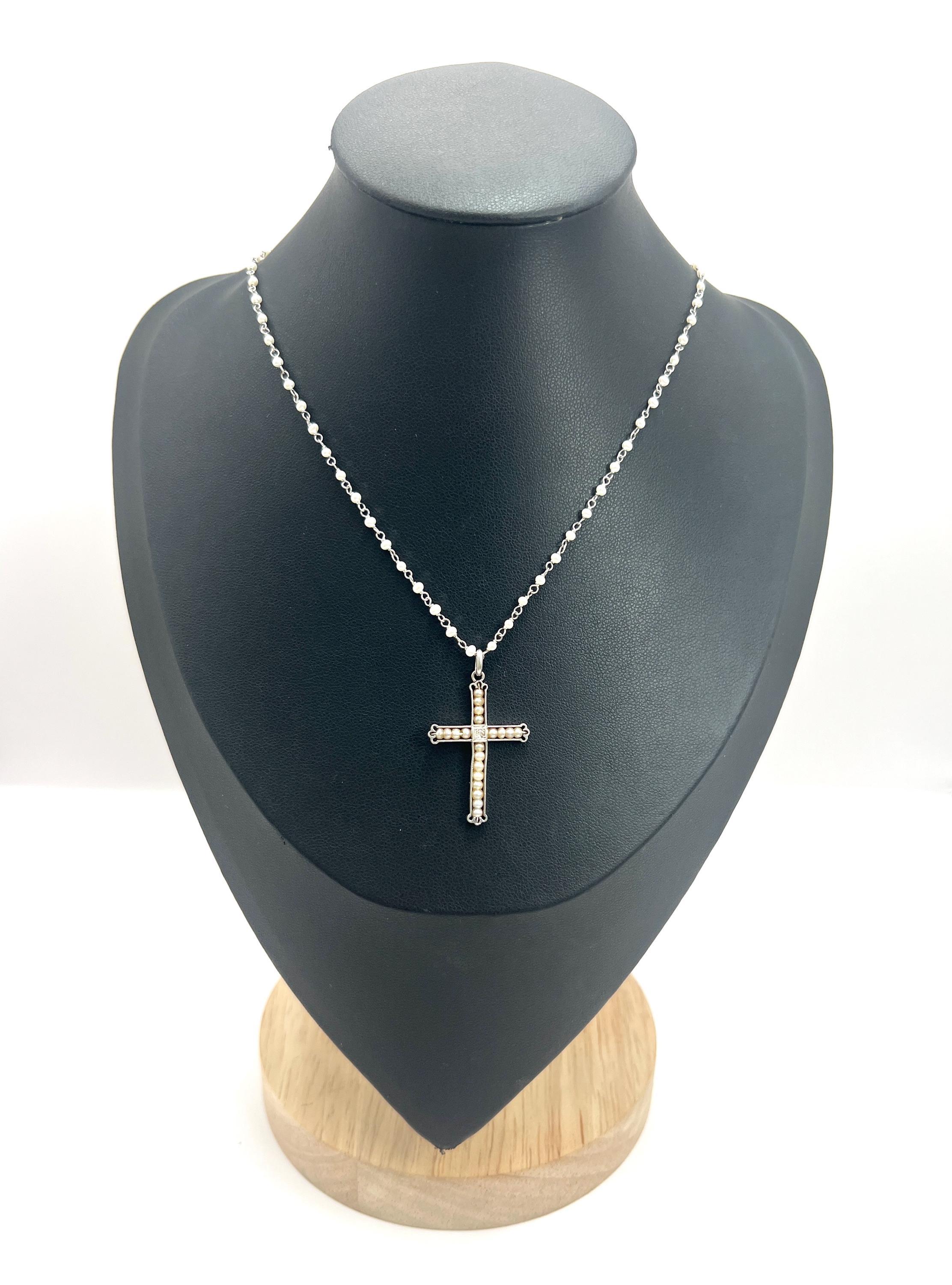 Edoardiano Collana con ciondolo a croce in platino, di epoca edoardiana, con perle e diamanti in vendita
