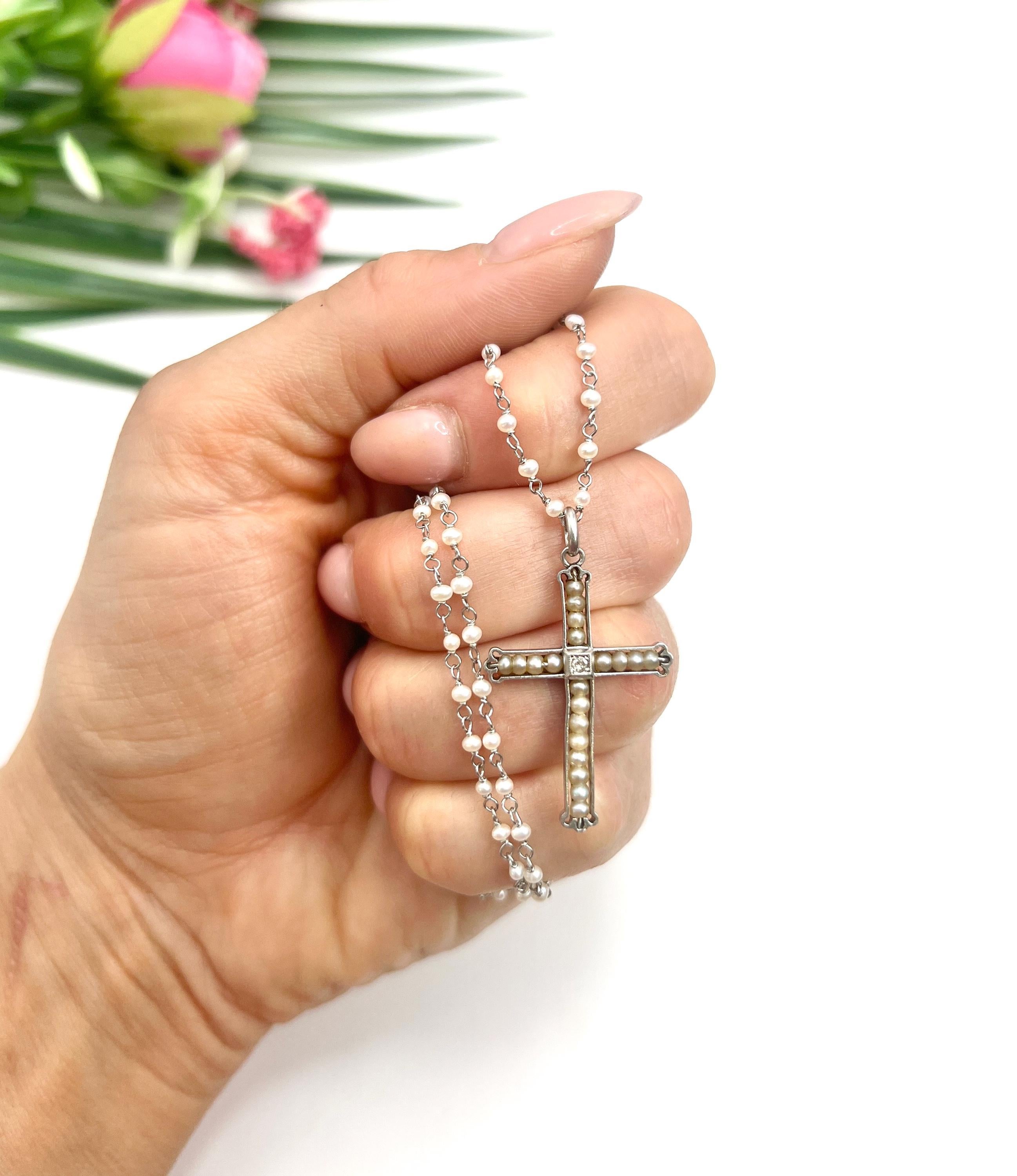 Collana con ciondolo a croce in platino, di epoca edoardiana, con perle e diamanti in vendita 3