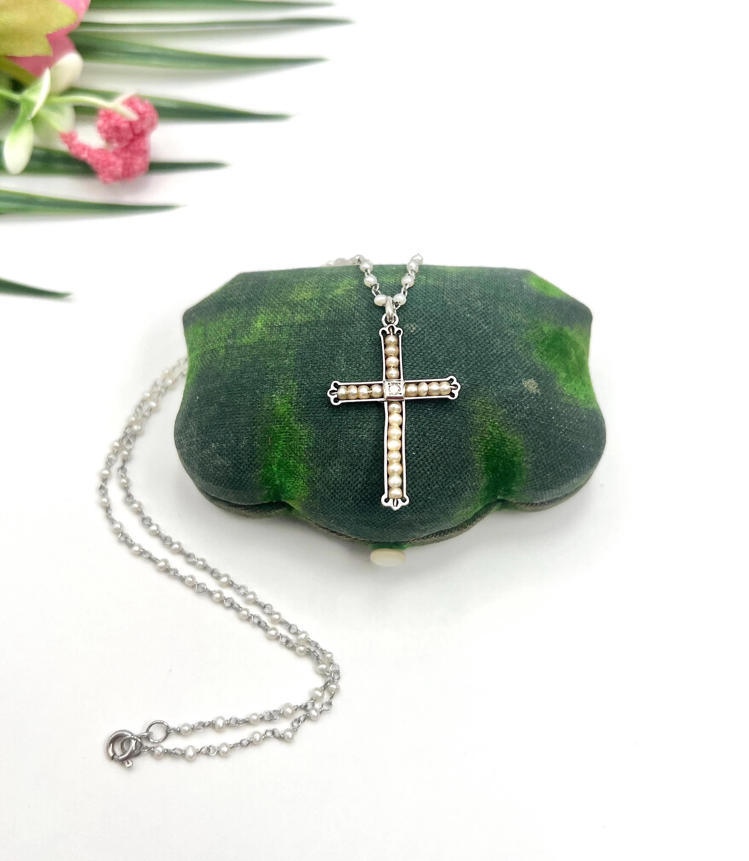 Collana con ciondolo a croce in platino, di epoca edoardiana, con perle e diamanti in vendita 5
