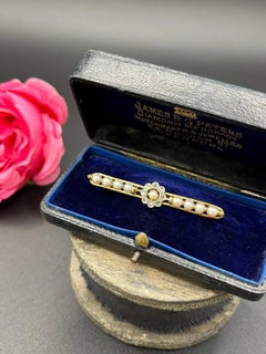 Broche antique en or 18 carats, de style édouardien, ornée d'une fleur composée de perles et de diamants roses, vers 1910