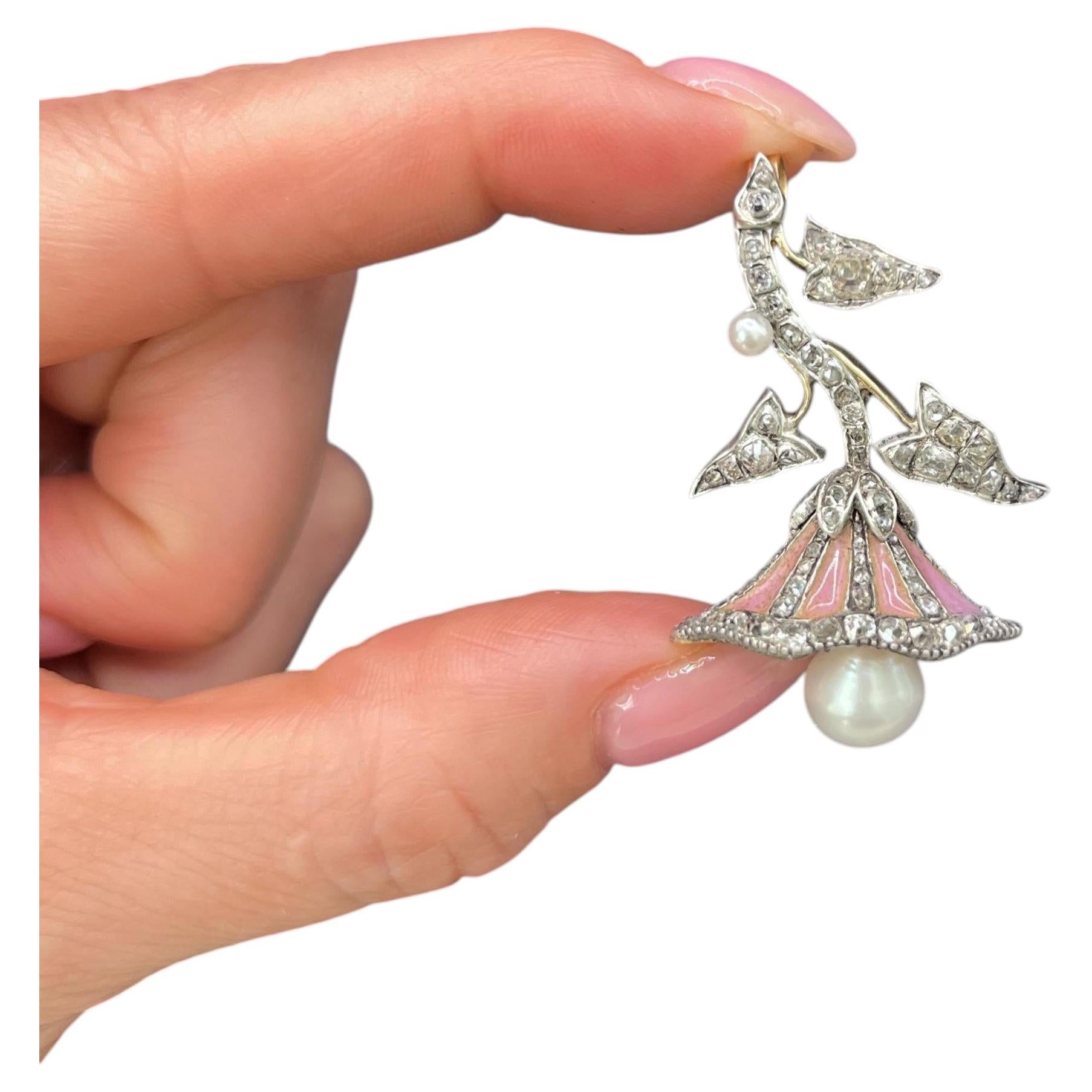 Are pearl necklaces in style?