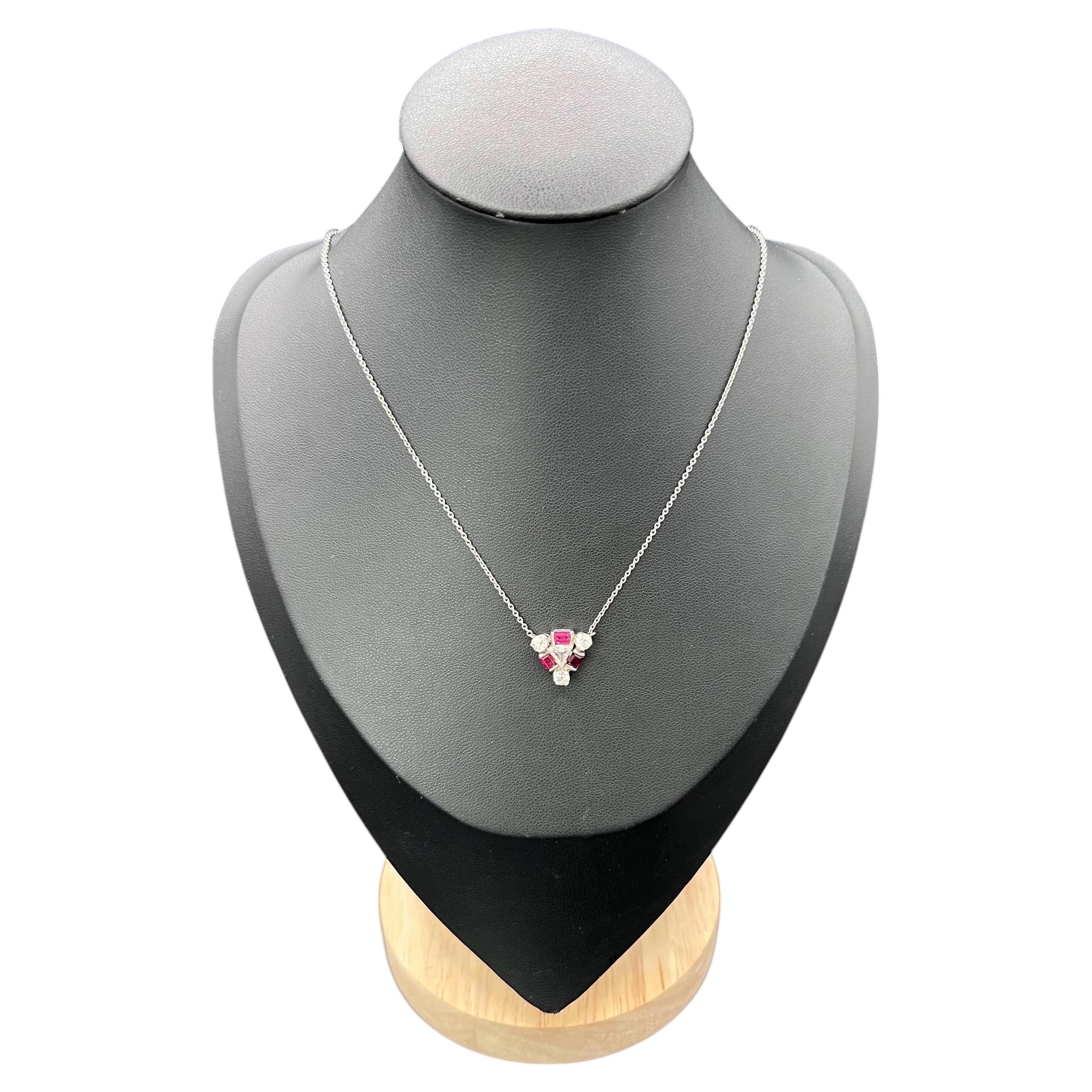 Collana vintage in oro bianco 18 carati con pendente con rubini e diamanti, anni '30