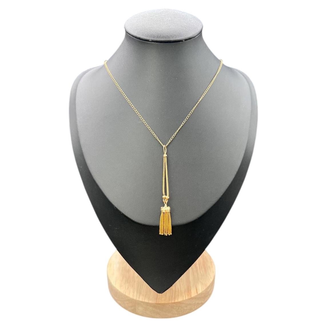 How do you identify antique jewelry?