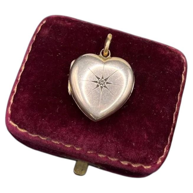 What does a pendant symbolize?