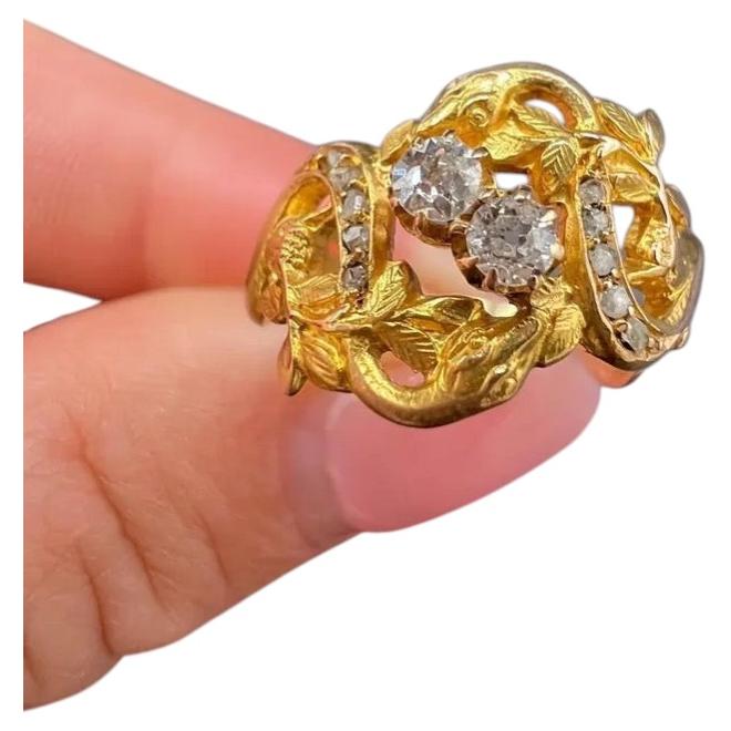 What is the difference between a goldsmith and a jeweler?