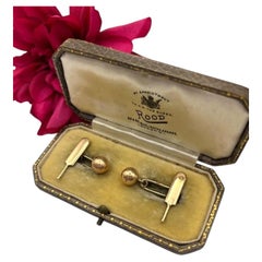 Gemelos antiguos de oro de 14 quilates con diseño de bate y pelota, de alrededor de la década de 1920