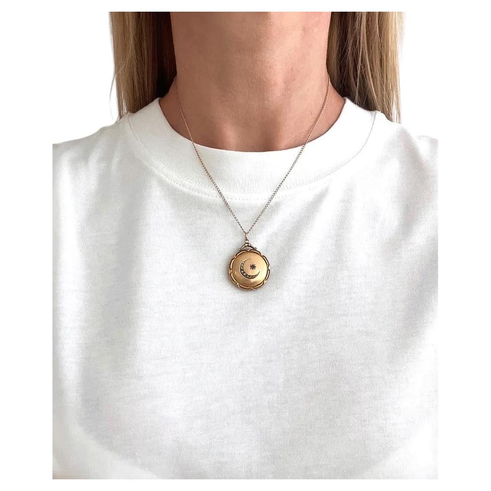 What does a pendant symbolize?