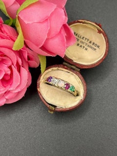 Antiker Ring aus 18-Karat-Gold im edwardianischen Stil, „ADORE“-Ring: Amethyst, Diamant, Opal, Rubin, Smaragd