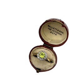 Bague vintage en or 18 carats, avec péridot et diamants disposés en grappe, poinçonnée à Londres en 1984