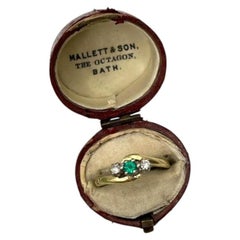 Bague « trilogy » vintage en or 18 carats, avec émeraudes et diamants, de style « crossover », poinçonnée à Londres