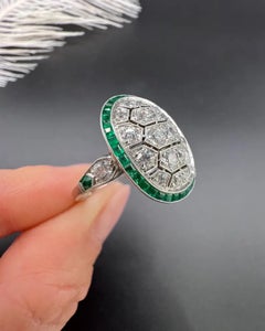 Anillo de oro de 18 quilates y platino, estilo Art Déco, con esmeraldas y diamantes calibrados