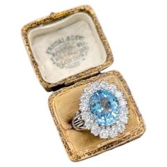 Anello vintage in oro 18 carati e platino con acquamarina da 5 carati e diamanti a grappolo