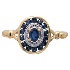 Bague vintage française en or jaune 18 carats avec saphir en halo – Pierres précieuses ovales bleu foncé