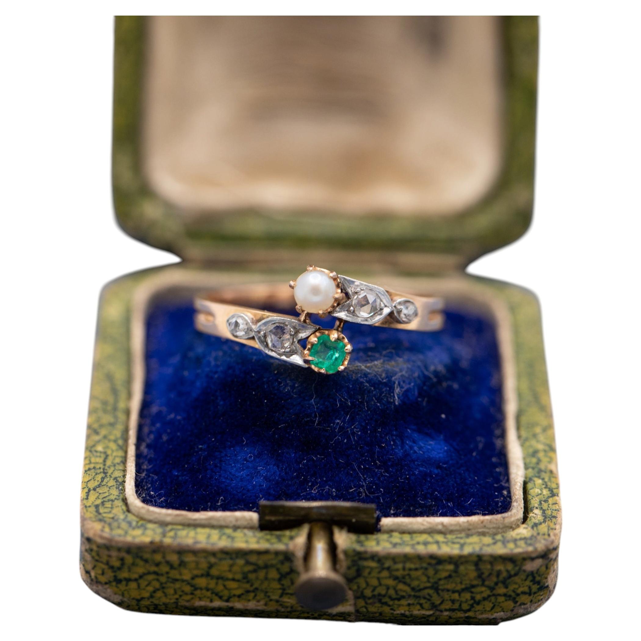 Antique 18K Gold Toi et Moi Ring with Diamonds, Pearl & Emerald For Sale